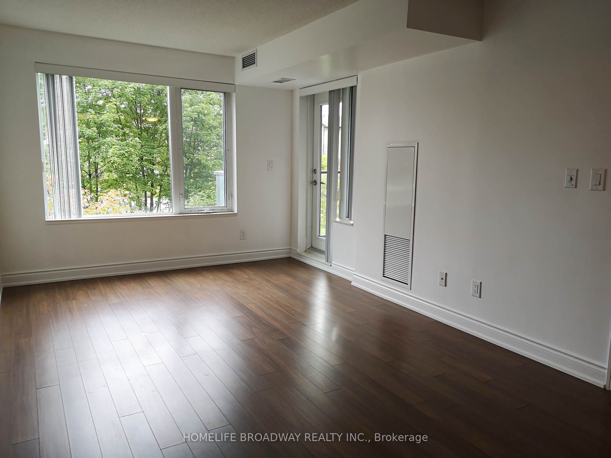273 South Park Road 201, Markham, ON L3T 0B5 photo 4