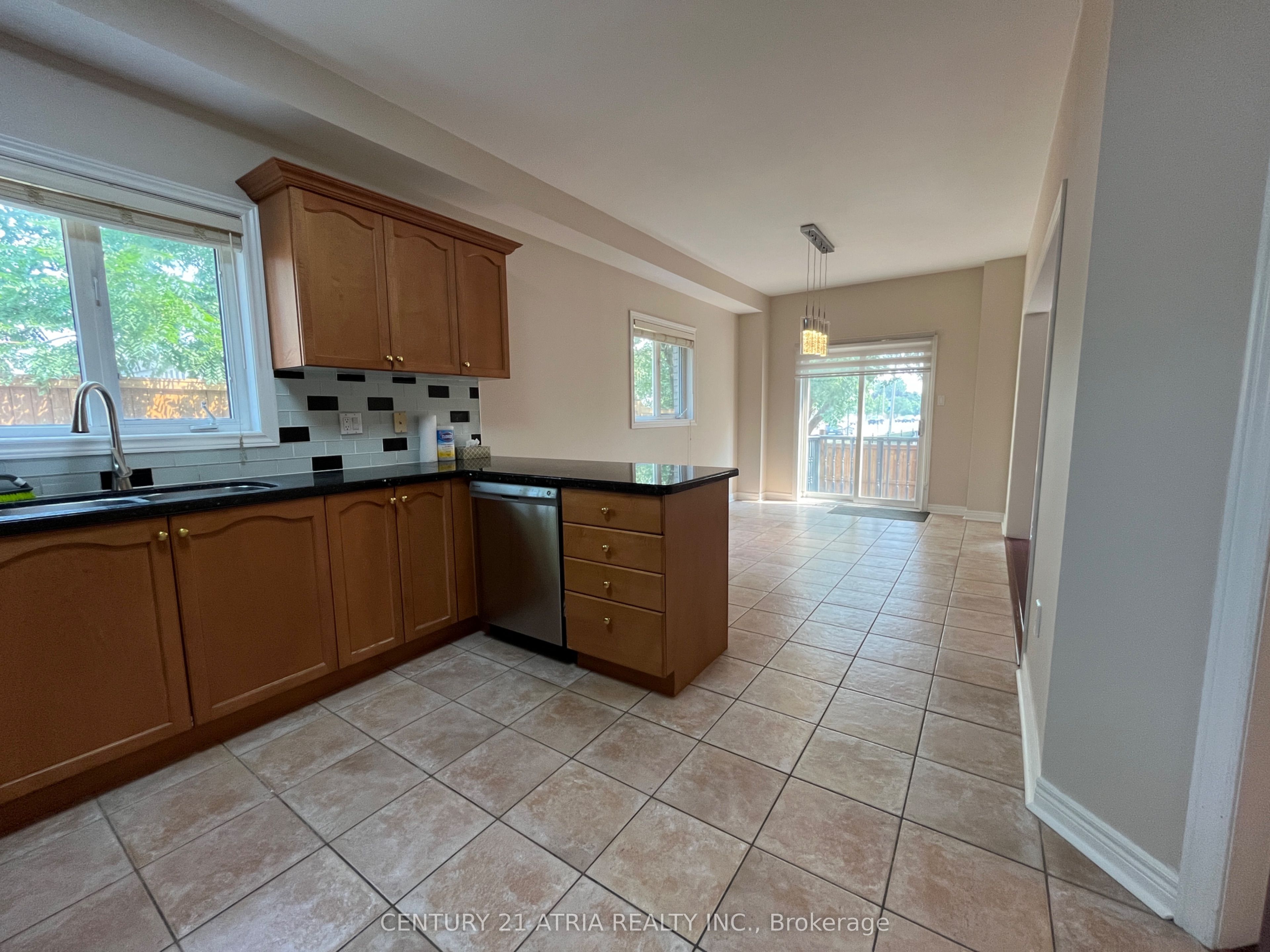 69 Loredana Court, Richmond Hill, ON L4C 0P2 photo 4