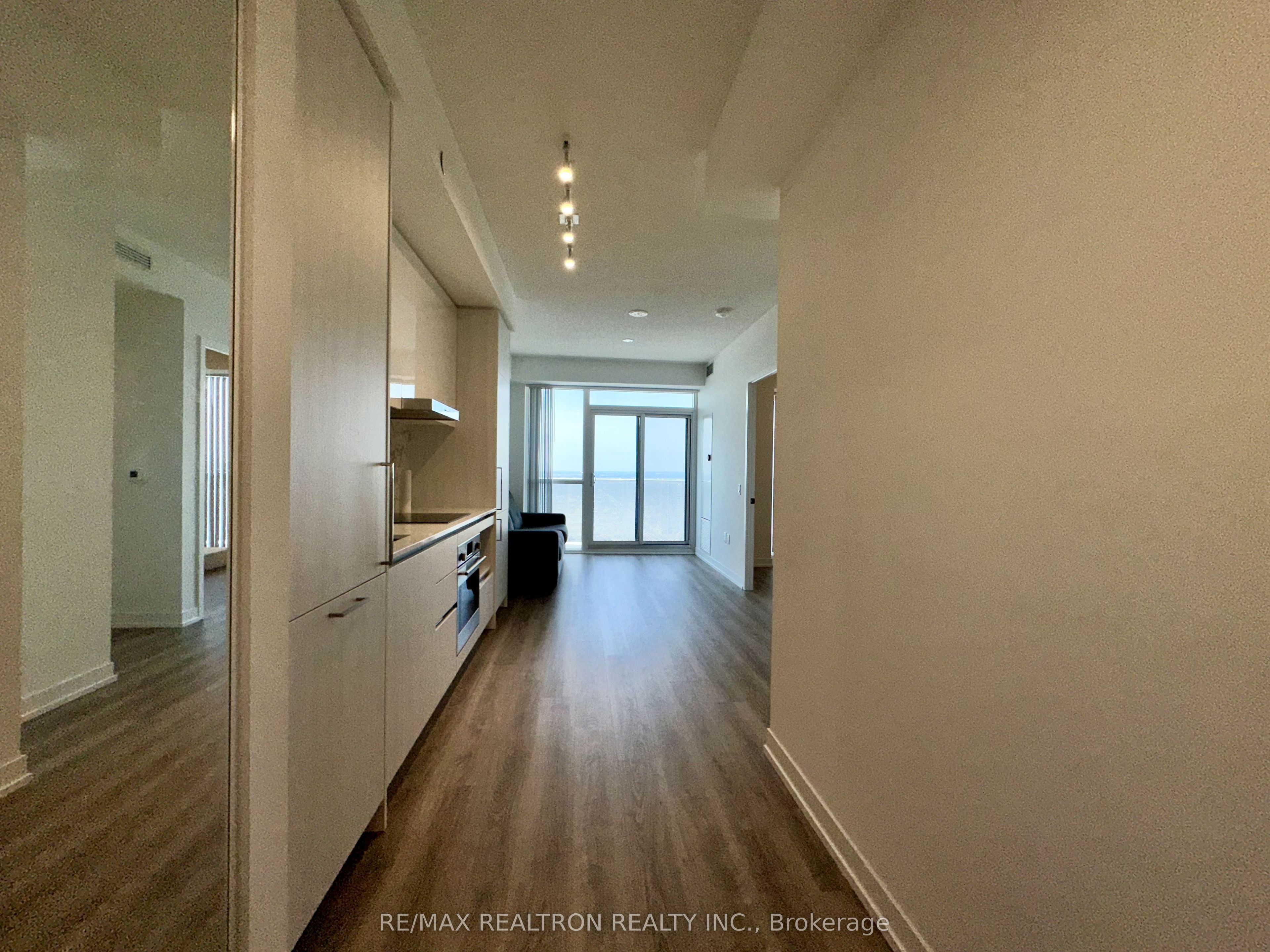 195 Commerce Street E 4808, Vaughan, ON L4K 0P9 photo 2