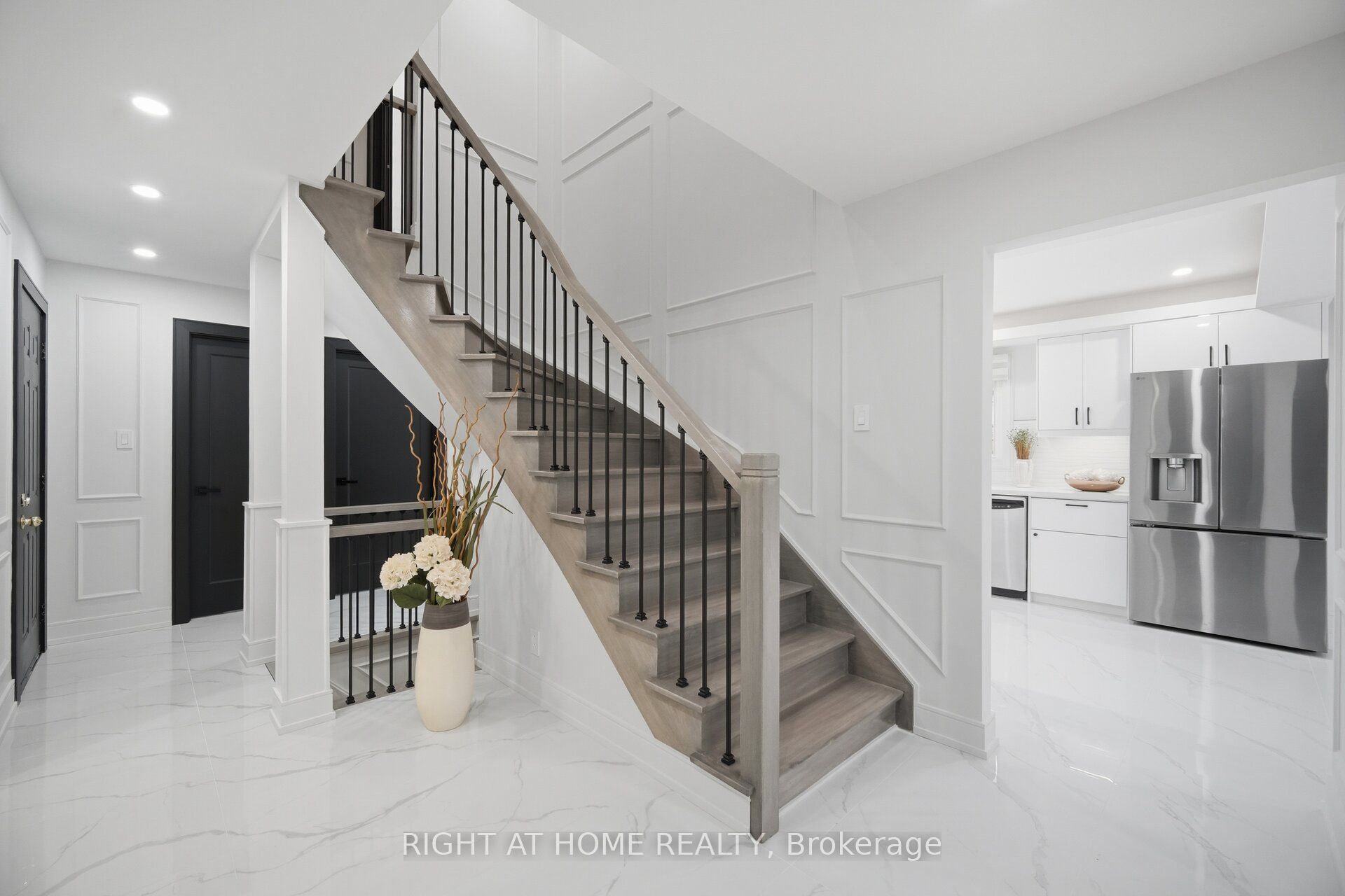 4 Simmons Crescent, Aurora, ON L4G 6B4 photo 3