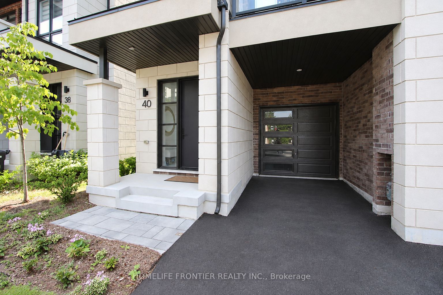 40 Chiara Rose Lane, Richmond Hill, ON L4E 1H4 photo 2