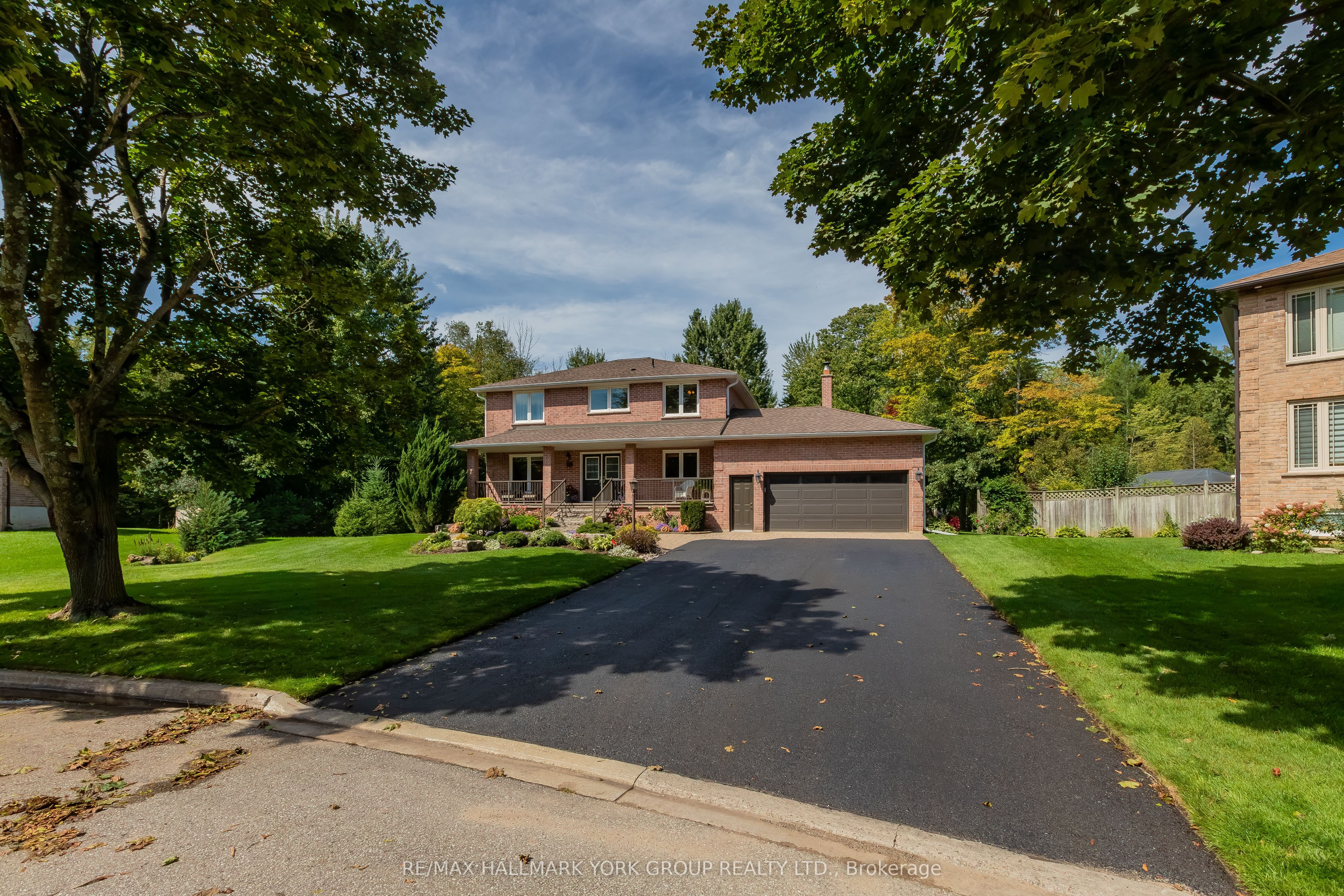 34 Amberglen Court, East Gwillimbury, ON L9N 1J6 photo 2