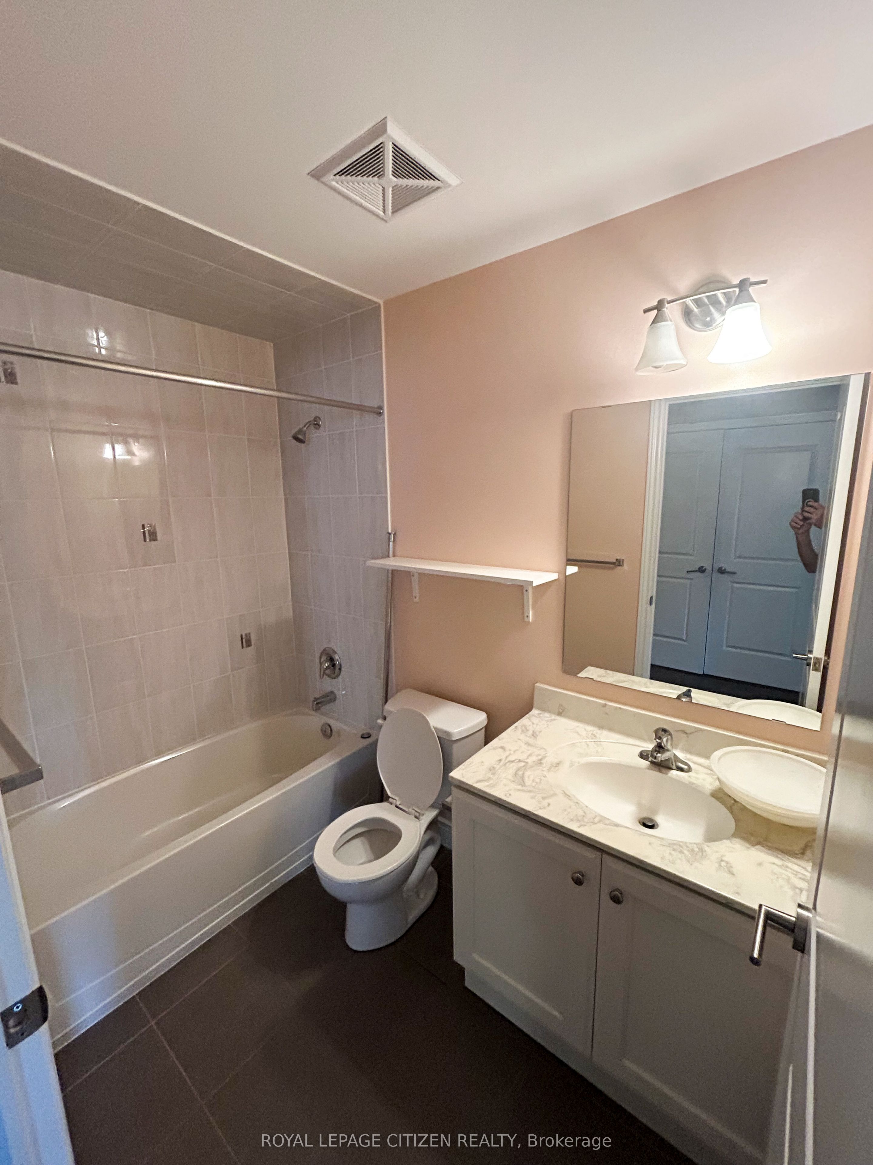 281 Woodbridge Avenue 312, Vaughan, ON L4L 2T1 photo 5