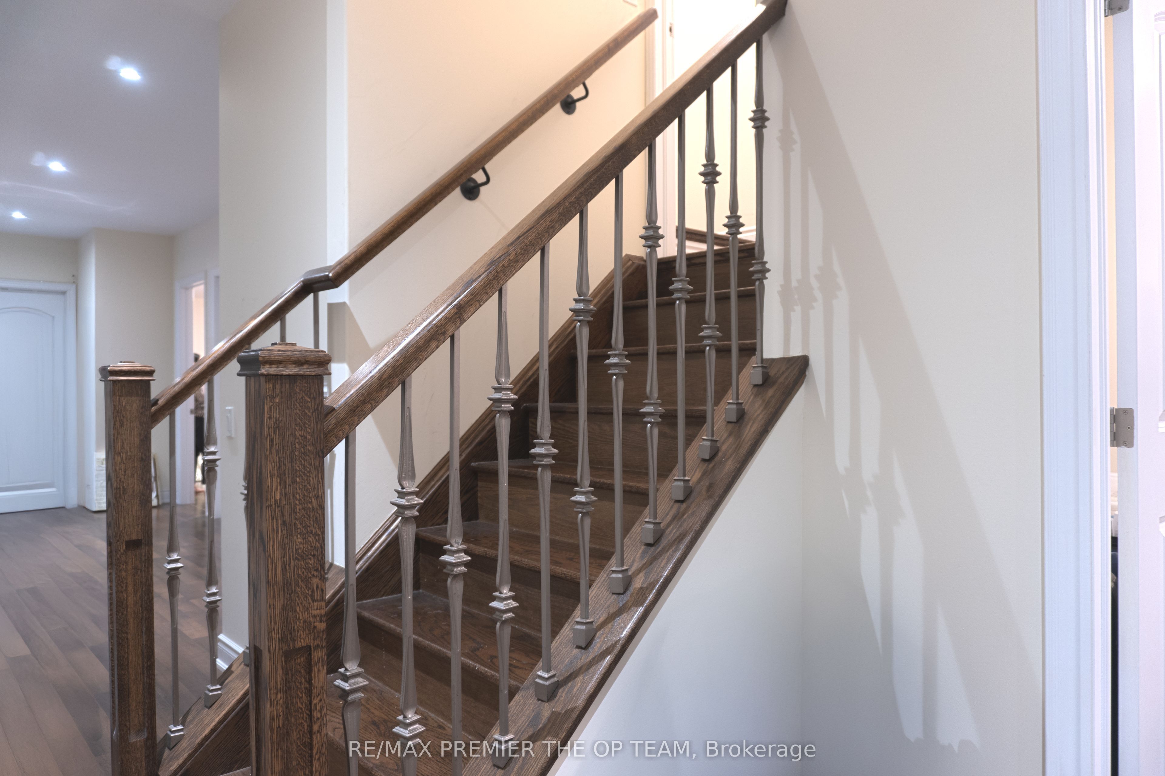 7 Dunrobin Crescent Lower, Vaughan, ON L4H 4A8 photo 4