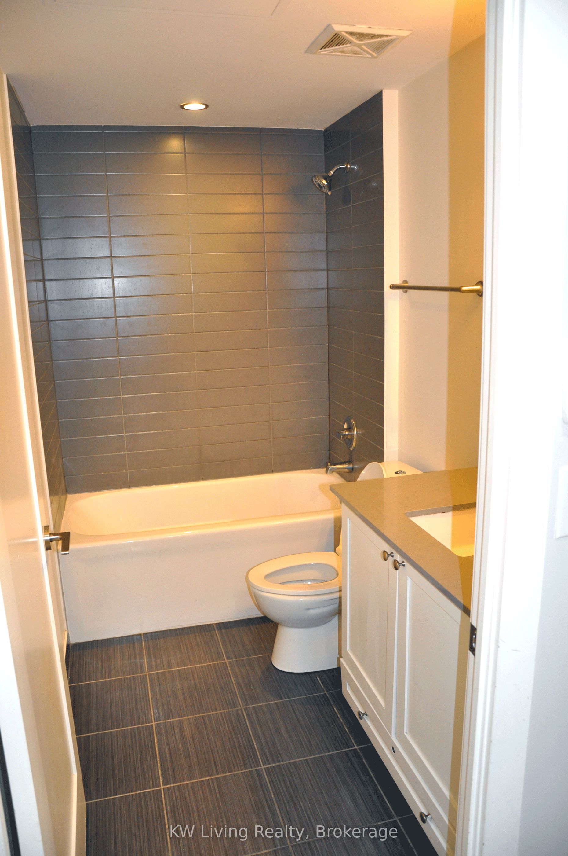 28 Prince Regent Street 305, Markham, ON L6C 0V5 photo 2