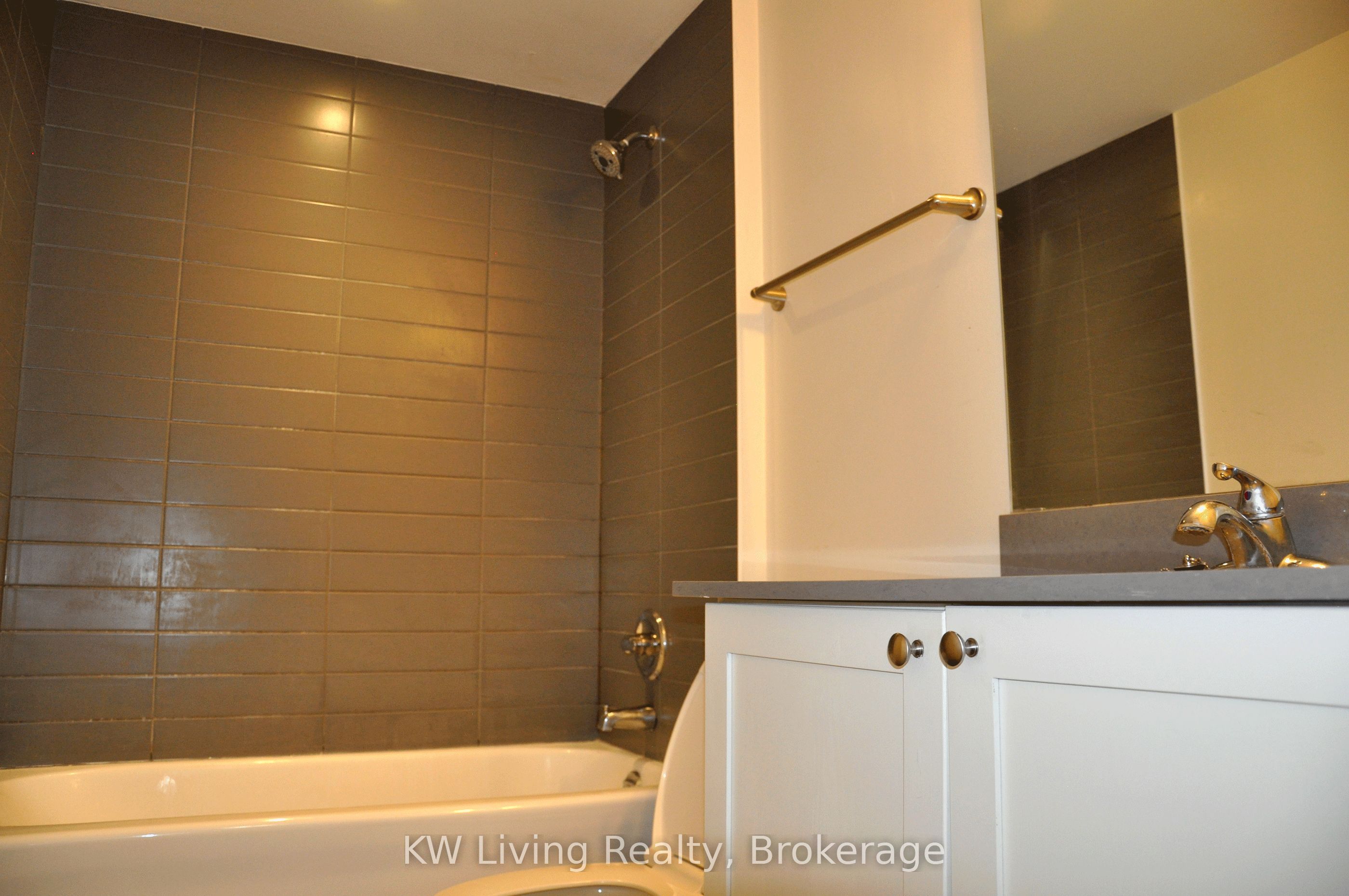 28 Prince Regent Street 305, Markham, ON L6C 0V5 photo 3