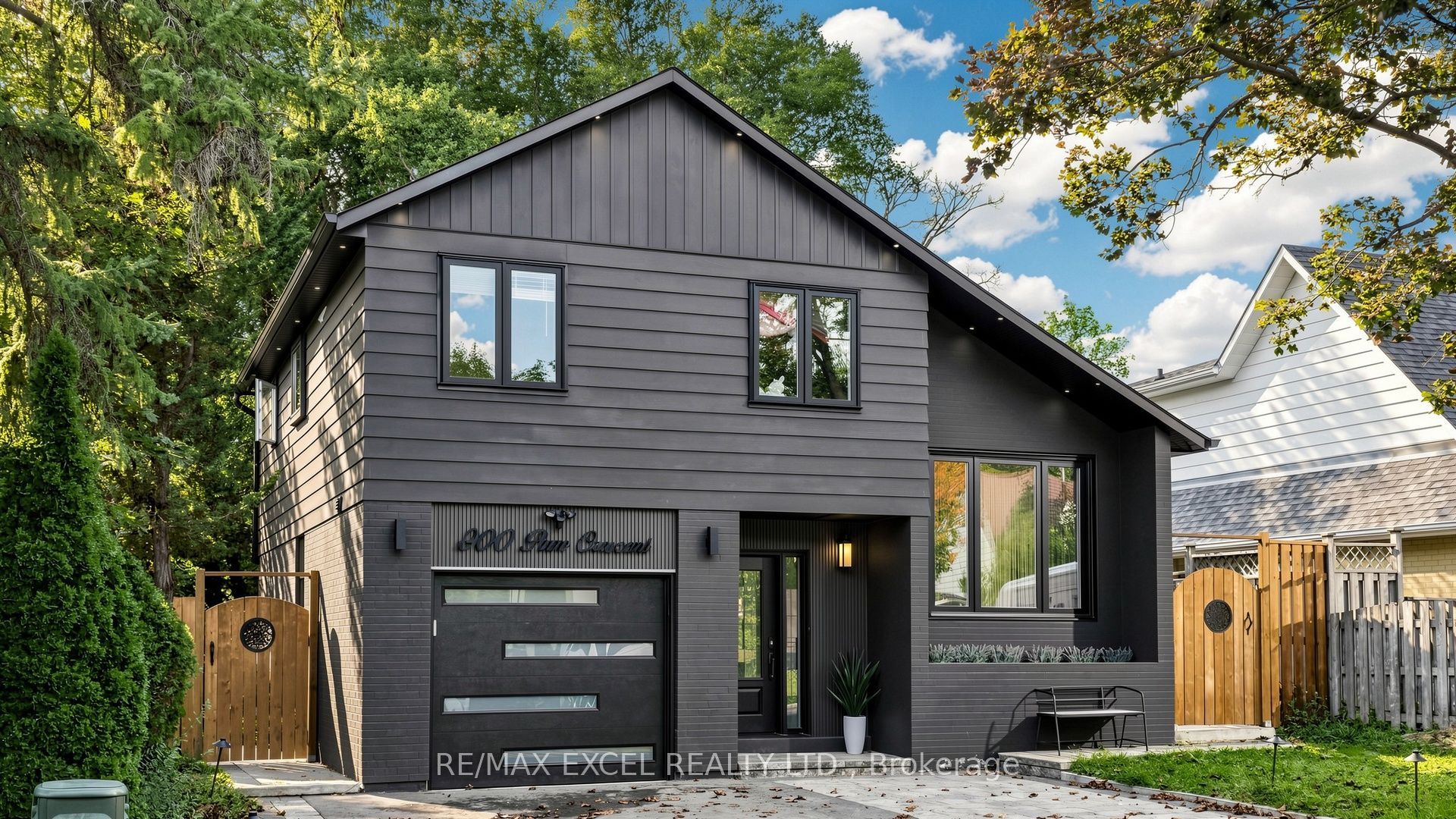 800 Pam Crescent, Newmarket, ON L3Y 5B6