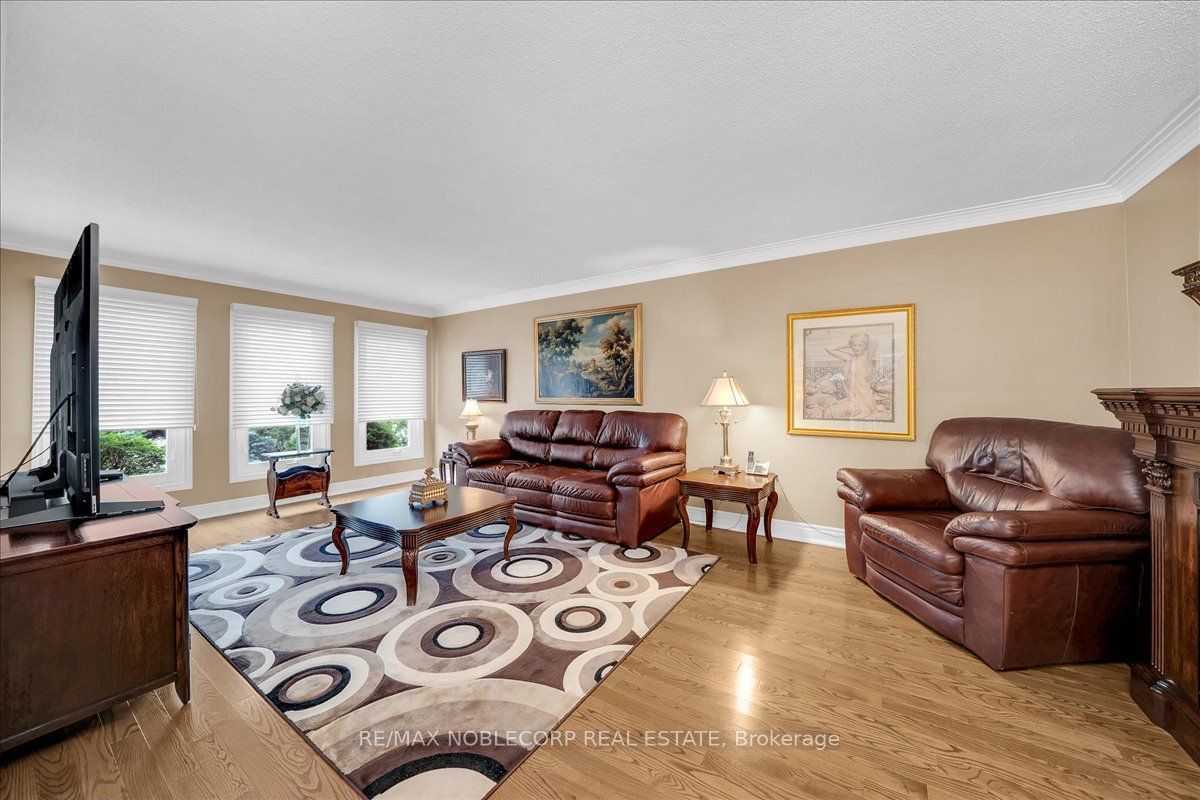 109 Wigwoss Drive, Vaughan, ON L4L 2P9 photo 5