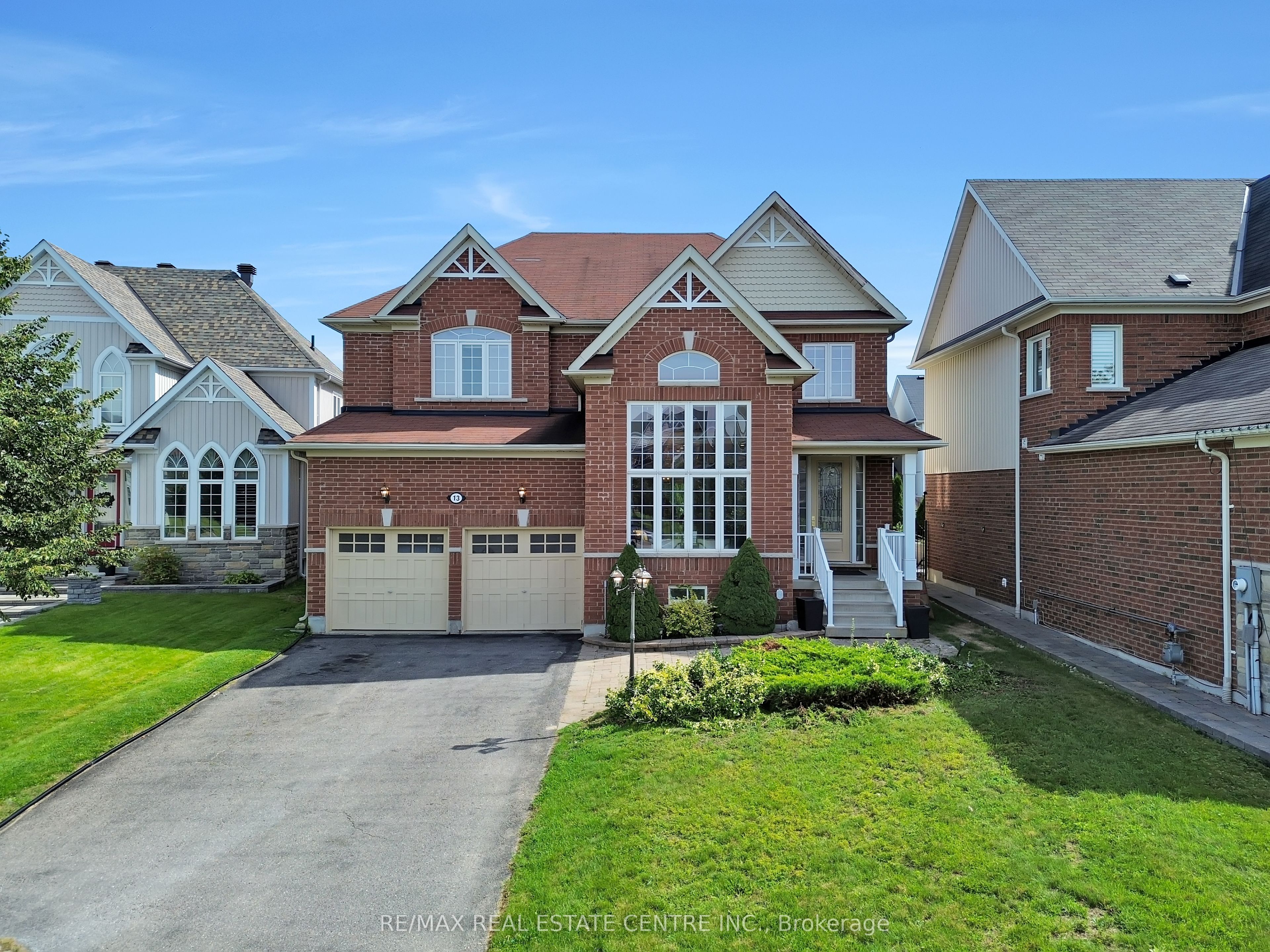 13 Lions Court, Essa, ON L0M 1B5