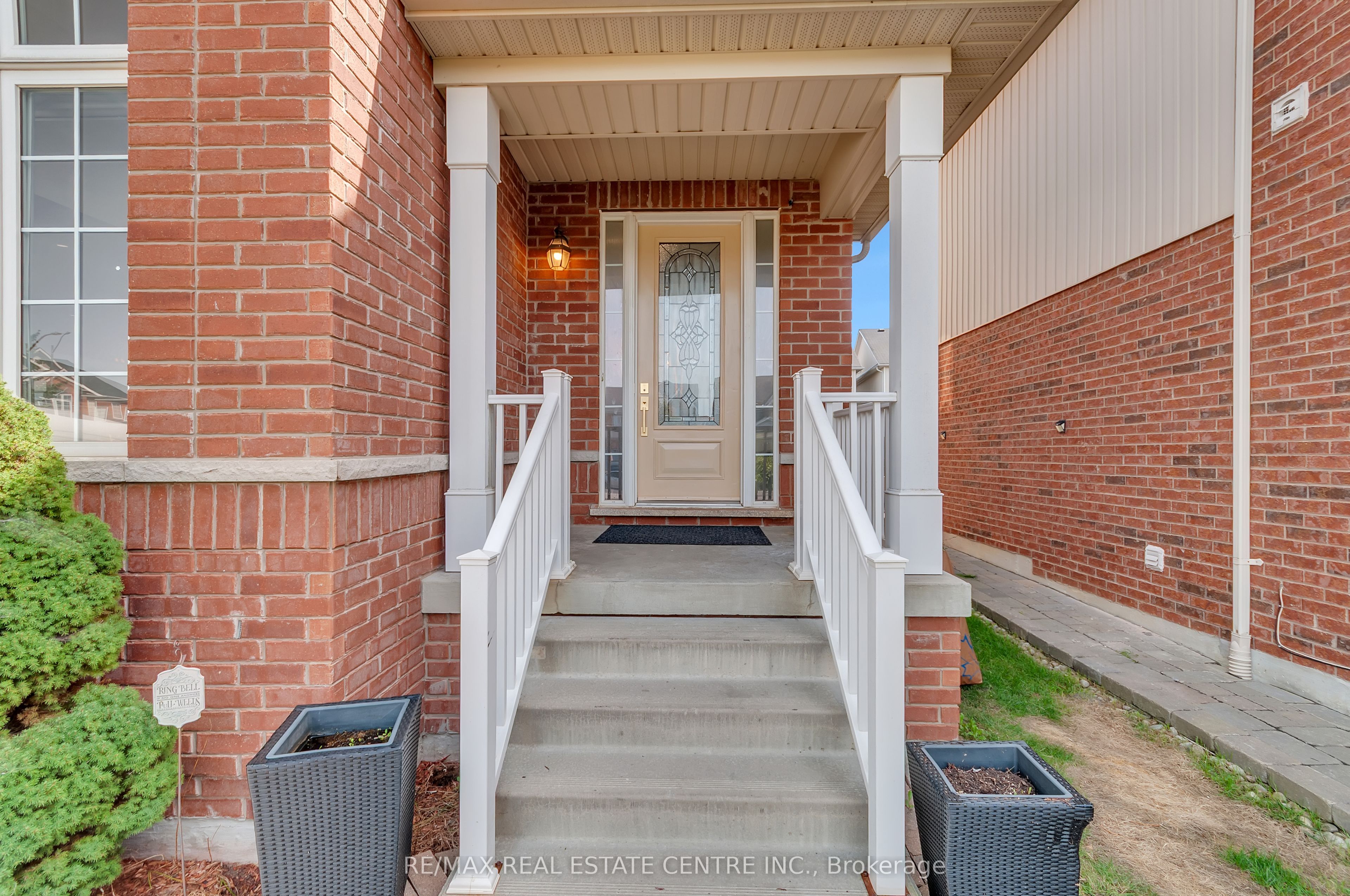 13 Lions Court, Essa, ON L0M 1B5 photo 3