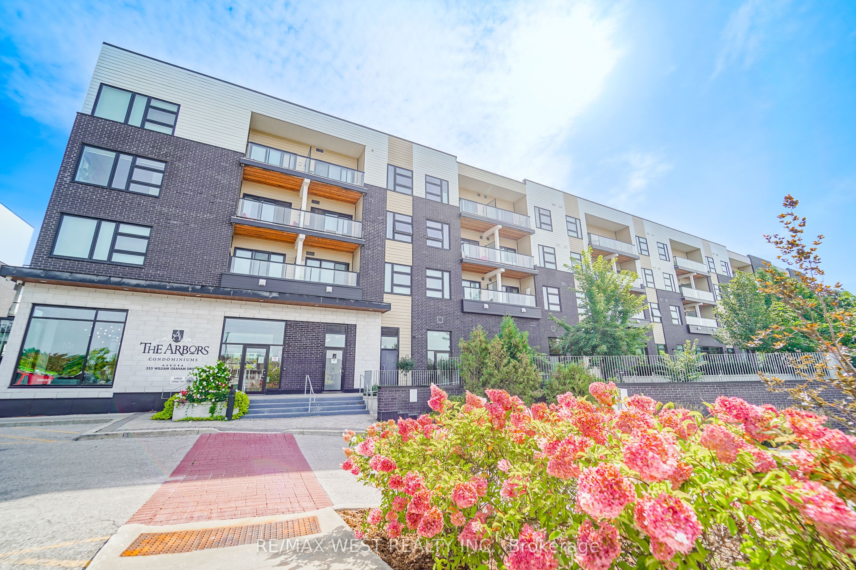 555 William Graham Drive 344, Aurora, ON L4G 3H9