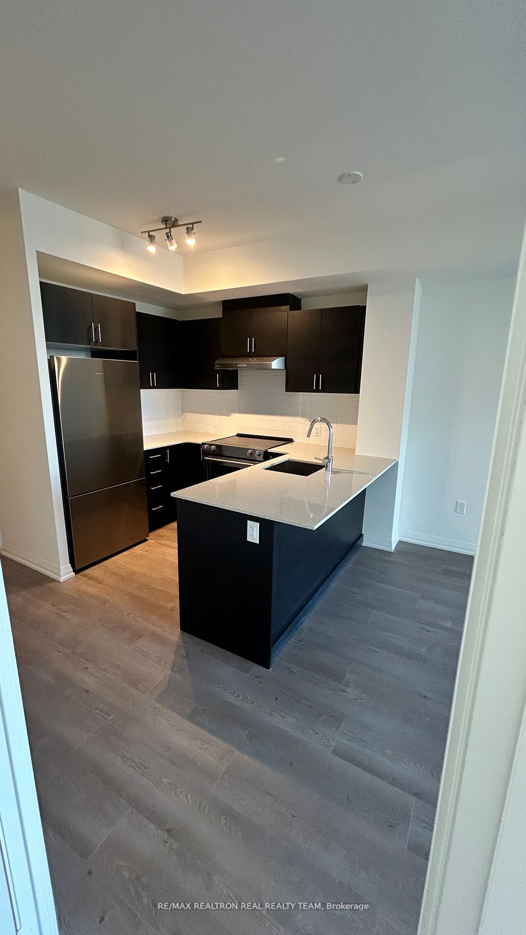 8960 Jane Street 418, Vaughan, ON L4K 2M9 photo 4