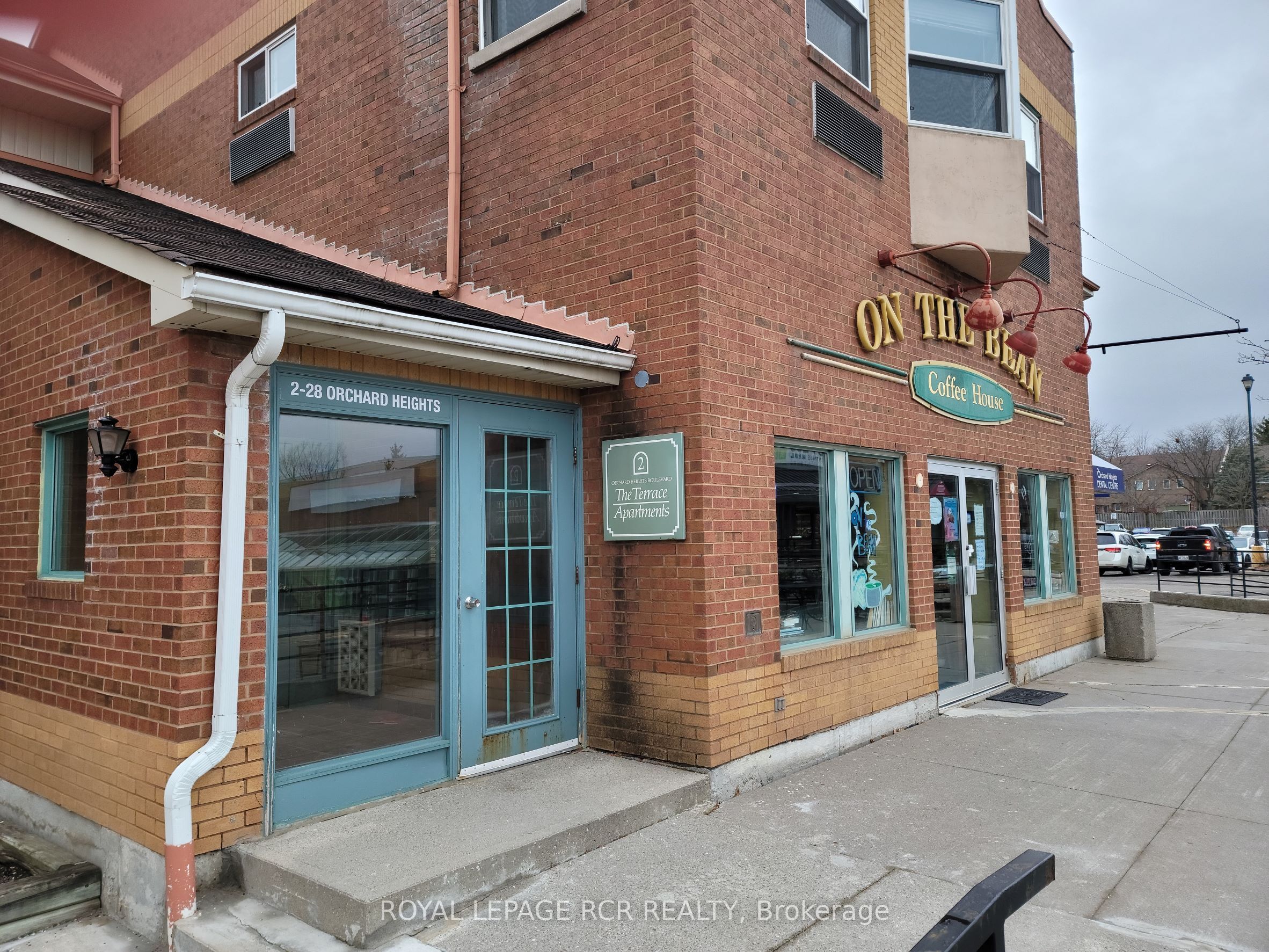 2 Orchard Heights Boulevard, Aurora, ON L4G 3W3 photo 2