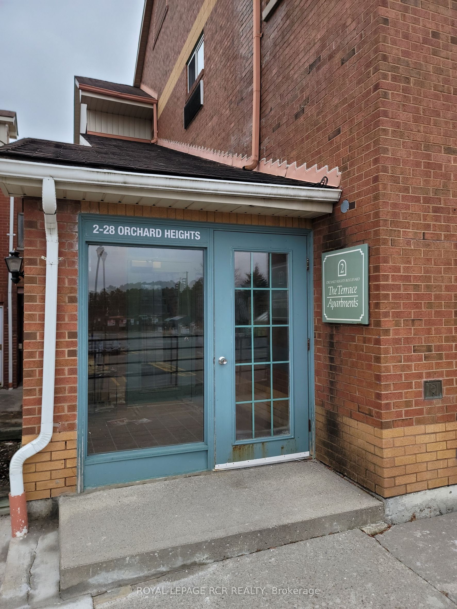 2 Orchard Heights Boulevard, Aurora, ON L4G 3W3 photo 3