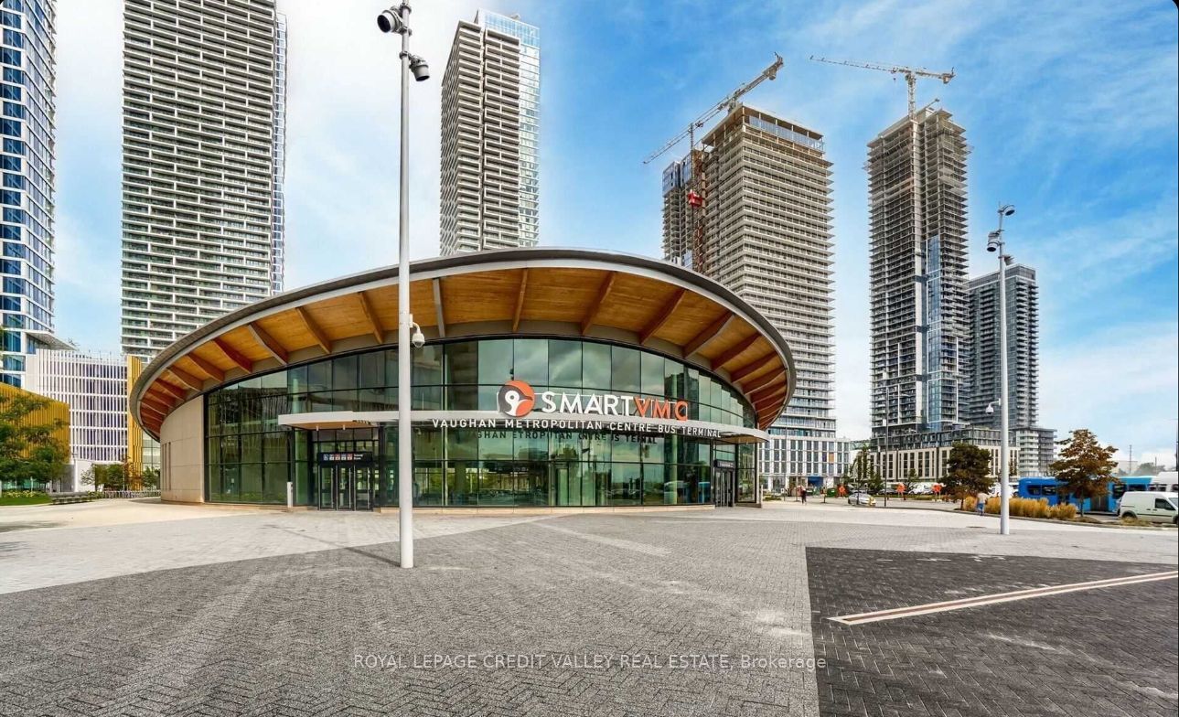 950 Portage Parkway 3701, Vaughan, ON L4K 0J7 photo 2