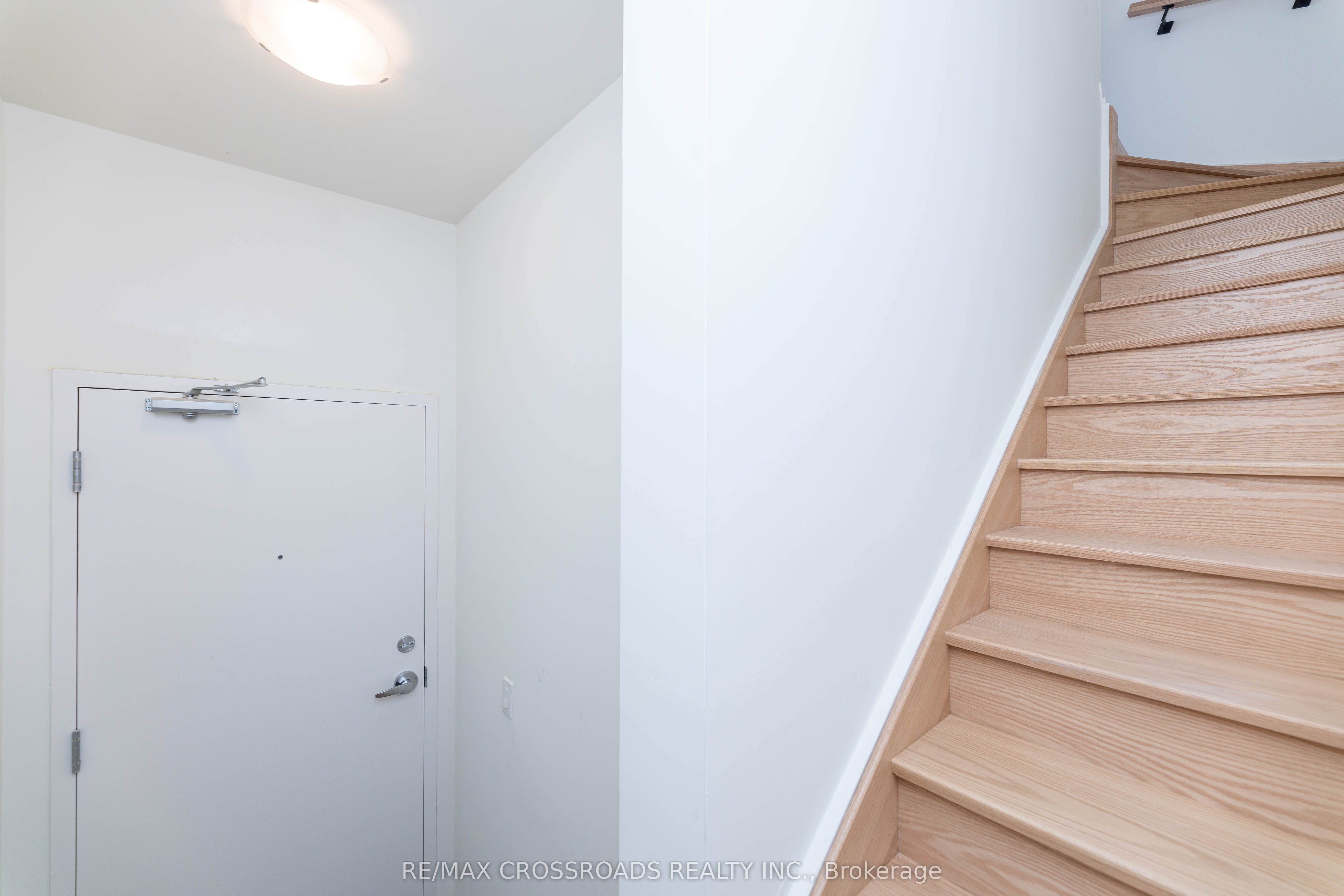 11 David Eyer Road 1503, Richmond Hill, ON L4S 0N3 photo 5