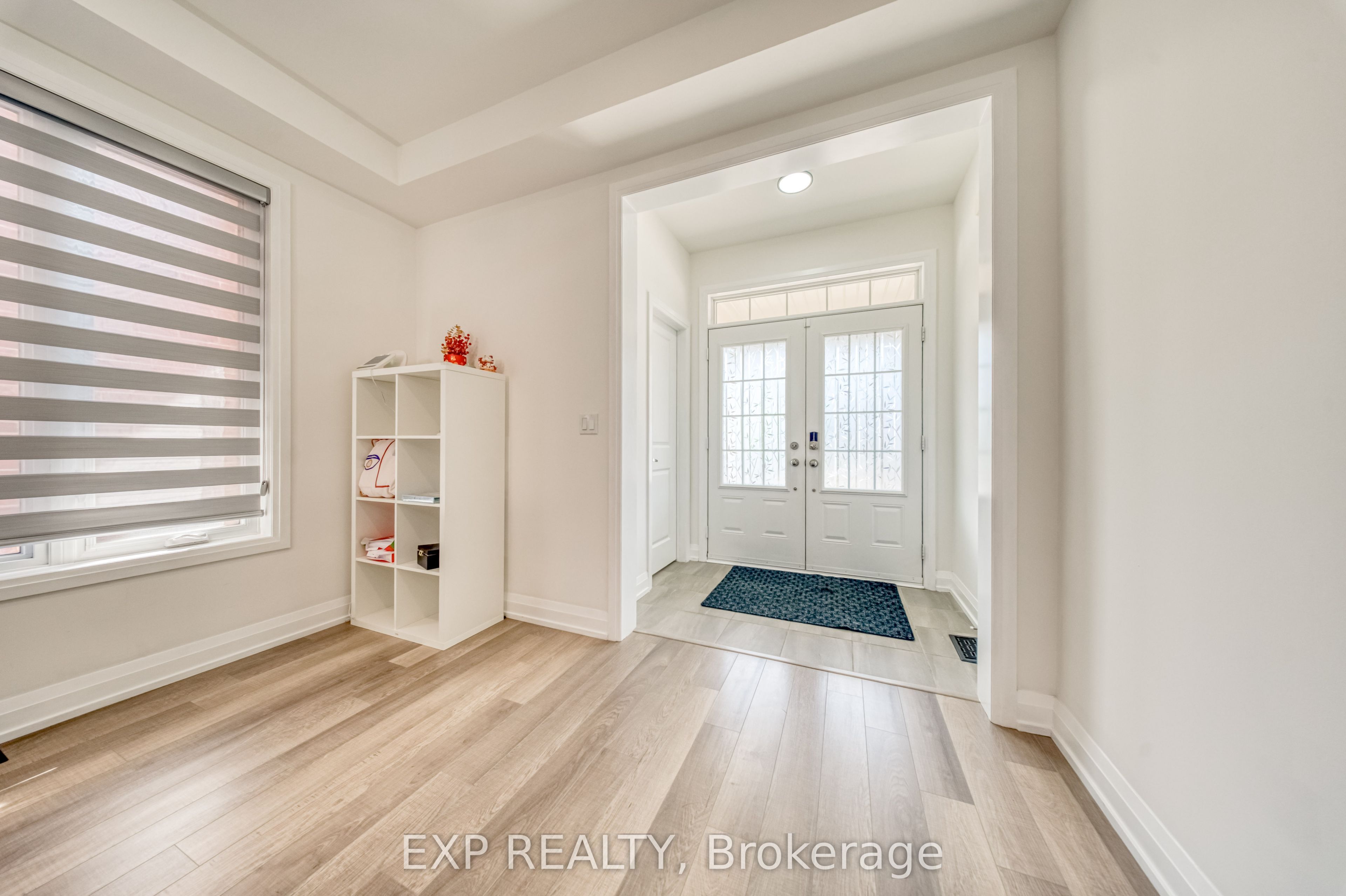 8 Prosperity Way, East Gwillimbury, ON L9N 0V1 photo 2