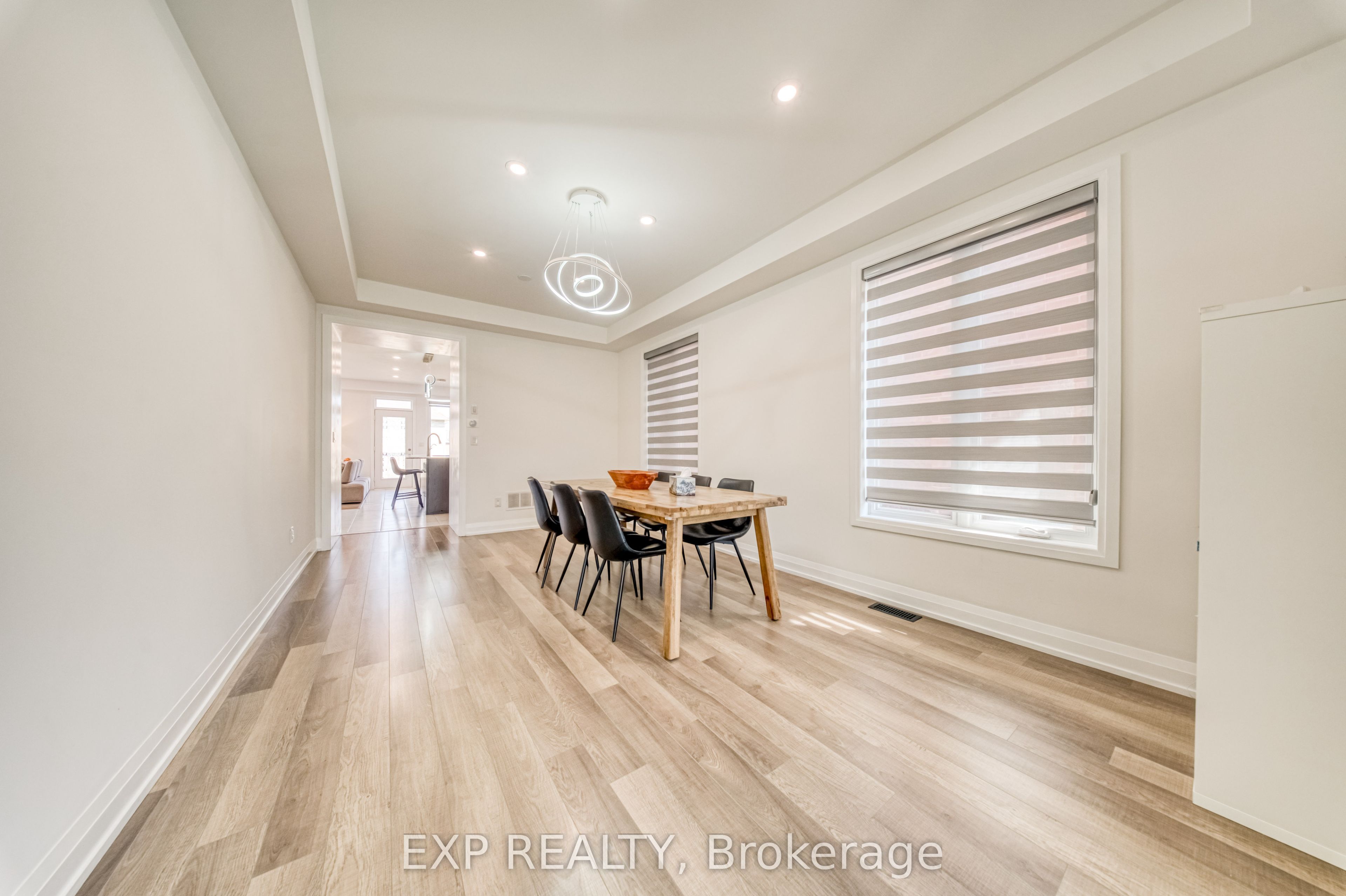 8 Prosperity Way, East Gwillimbury, ON L9N 0V1 photo 3