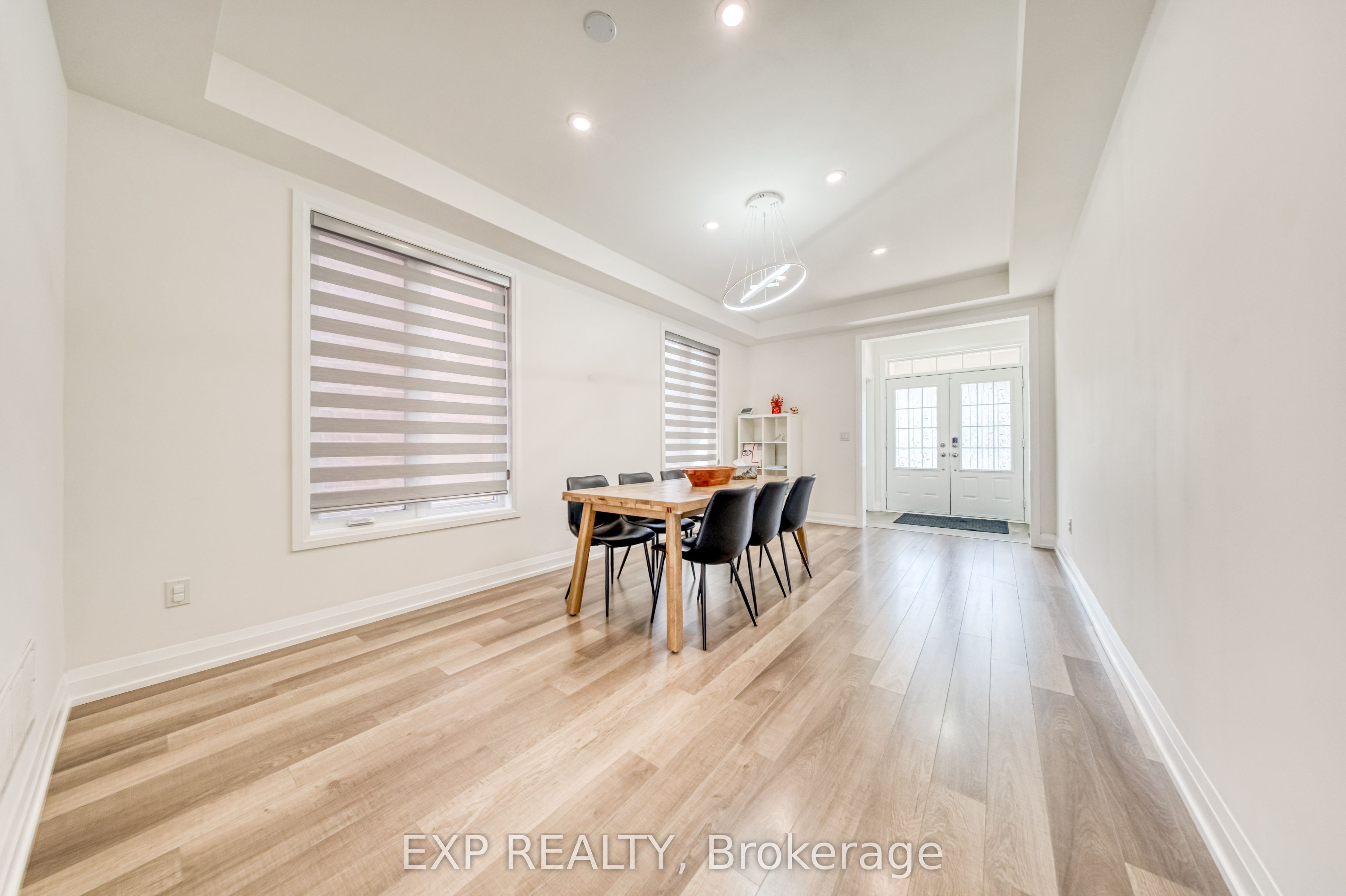 8 Prosperity Way, East Gwillimbury, ON L9N 0V1 photo 4