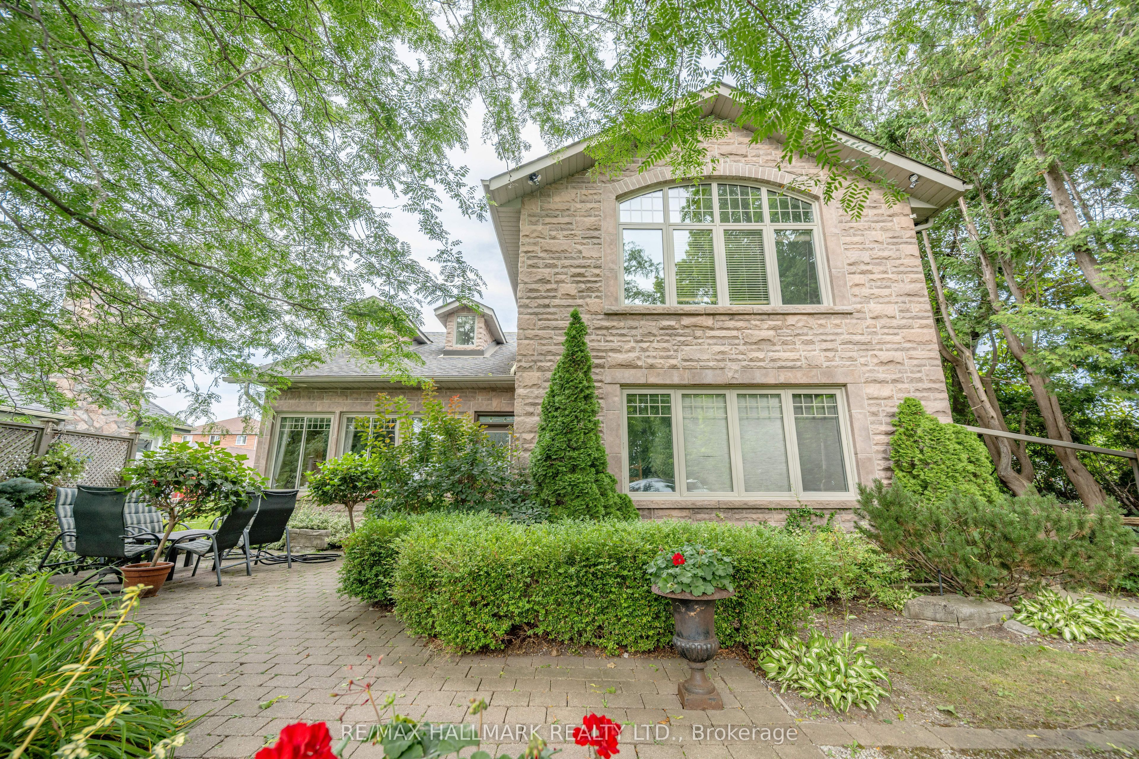 361 Lake Drive N, Georgina, ON L4P 3C8