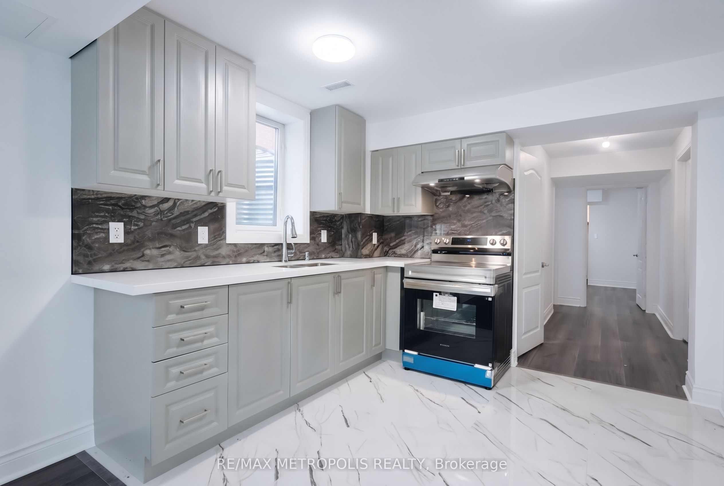 11 Huron Lane Bsmt, Bradford West Gwillimbury, ON L3Z 0N2 photo 2