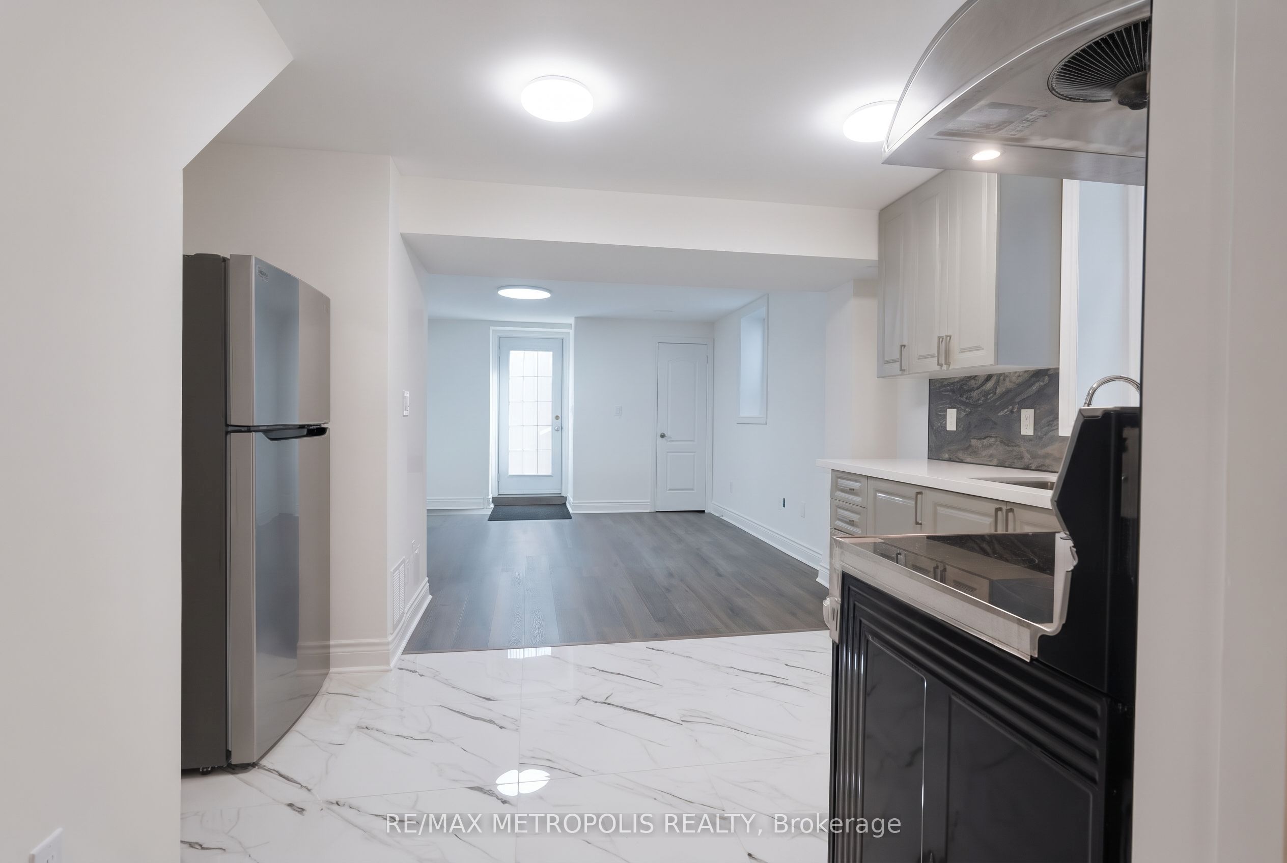 11 Huron Lane Bsmt, Bradford West Gwillimbury, ON L3Z 0N2 photo 4
