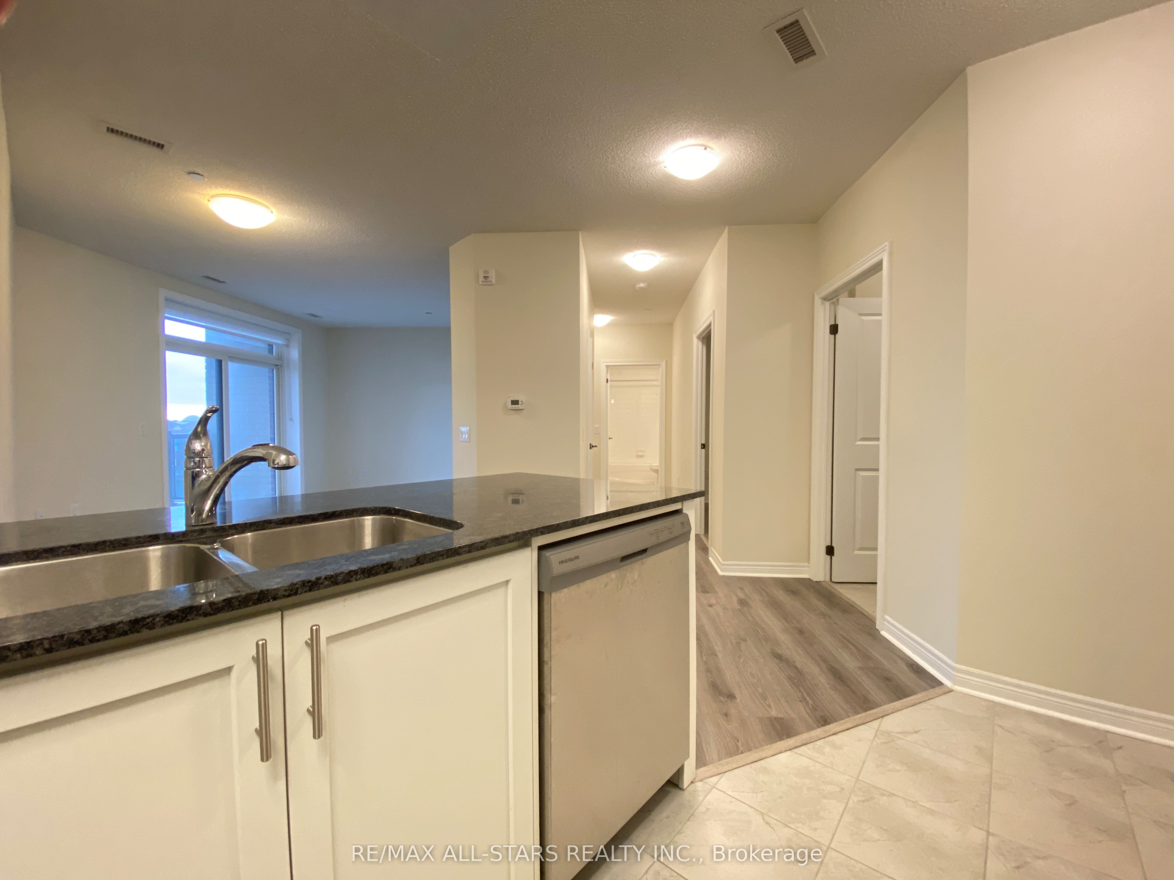 39 New Delhi Drive 410, Markham, ON L3S 0E1 photo 4
