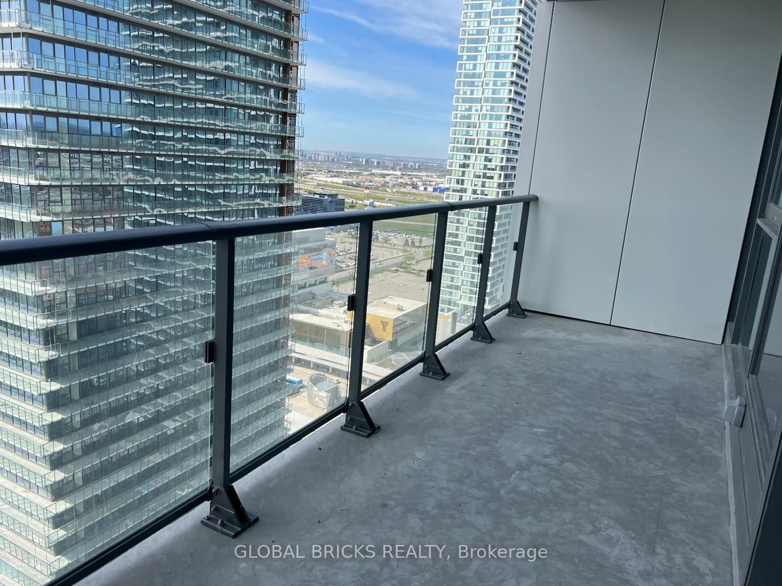 1000 Portage Parkway 5, Vaughan, ON L4K 0L1 photo 2