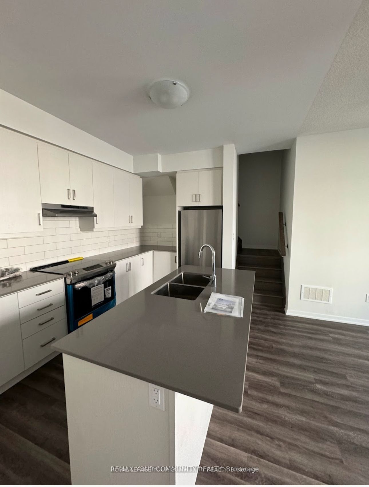 11 Almond Blossom Mews 130, Vaughan, ON L4K 0N7 photo 4