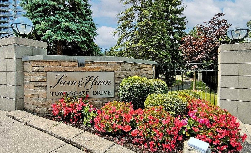 7 Townsgate Drive 310, Vaughan, ON L4J 7Z9 photo 2