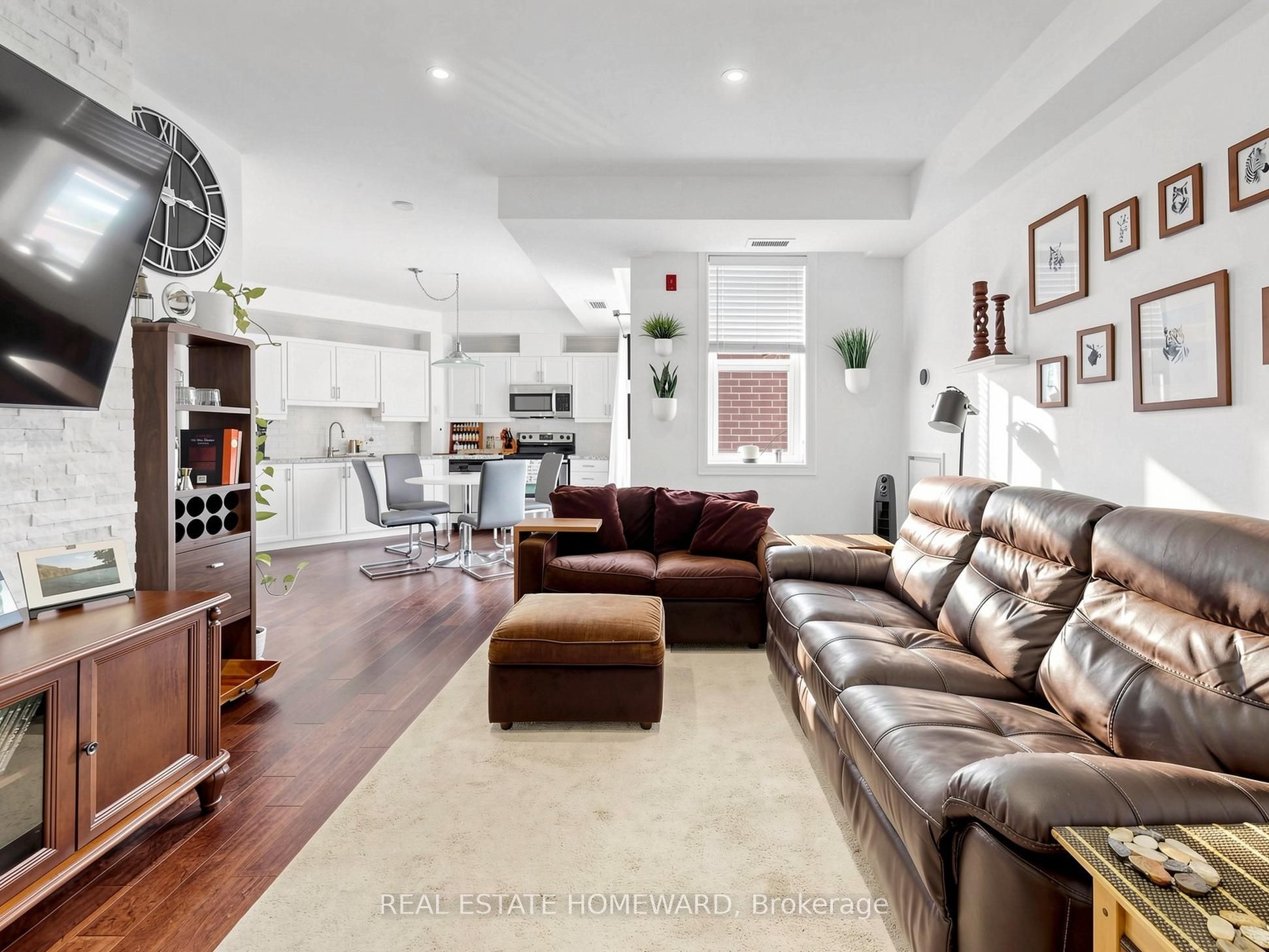 15450 Yonge Street 309, Aurora, ON L4G 0K1 photo 2