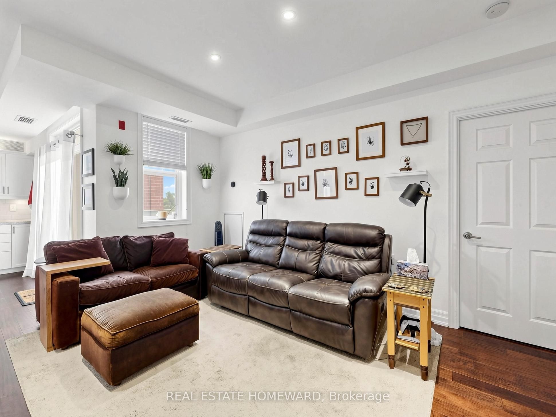 15450 Yonge Street 309, Aurora, ON L4G 0K1 photo 3