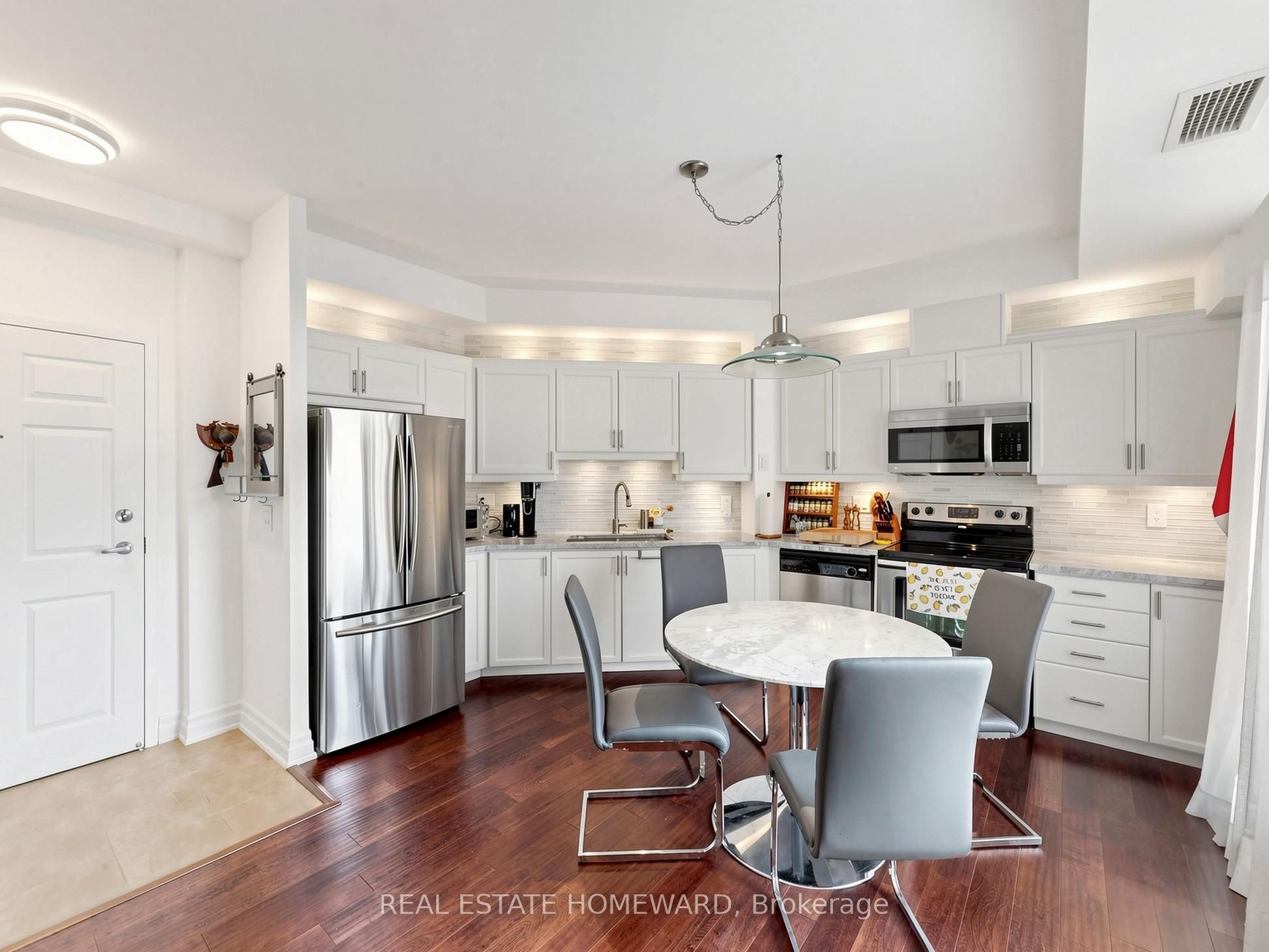 15450 Yonge Street 309, Aurora, ON L4G 0K1 photo 5