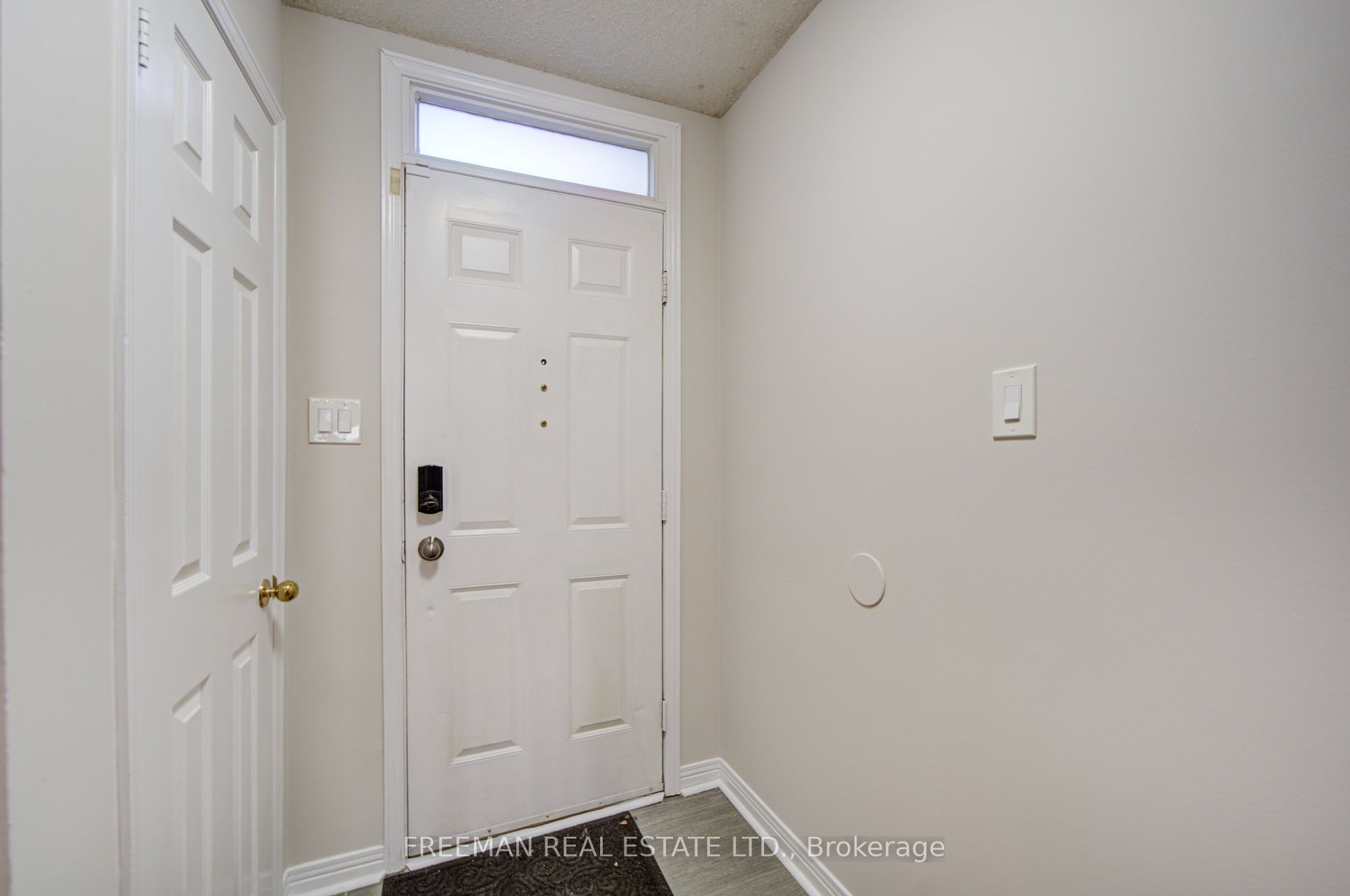 107 Brownstone Circle, Vaughan, ON L4J 7R1 photo 3