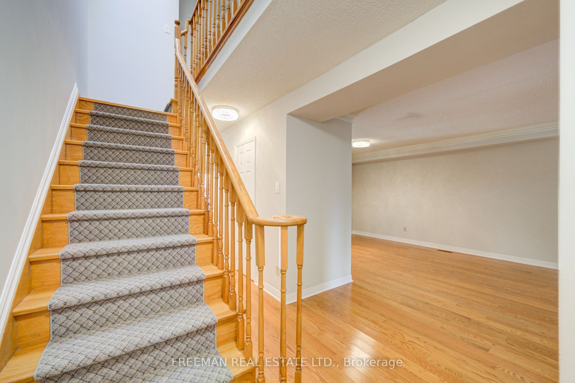 107 Brownstone Circle, Vaughan, ON L4J 7R1 photo 4