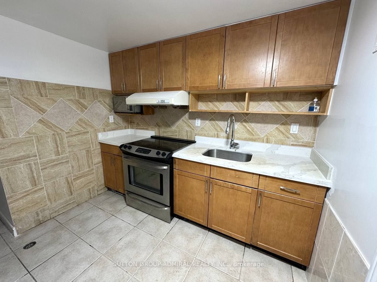 16 Fairty Drive Bsmt, Markham, ON L3S 3A3 photo 2