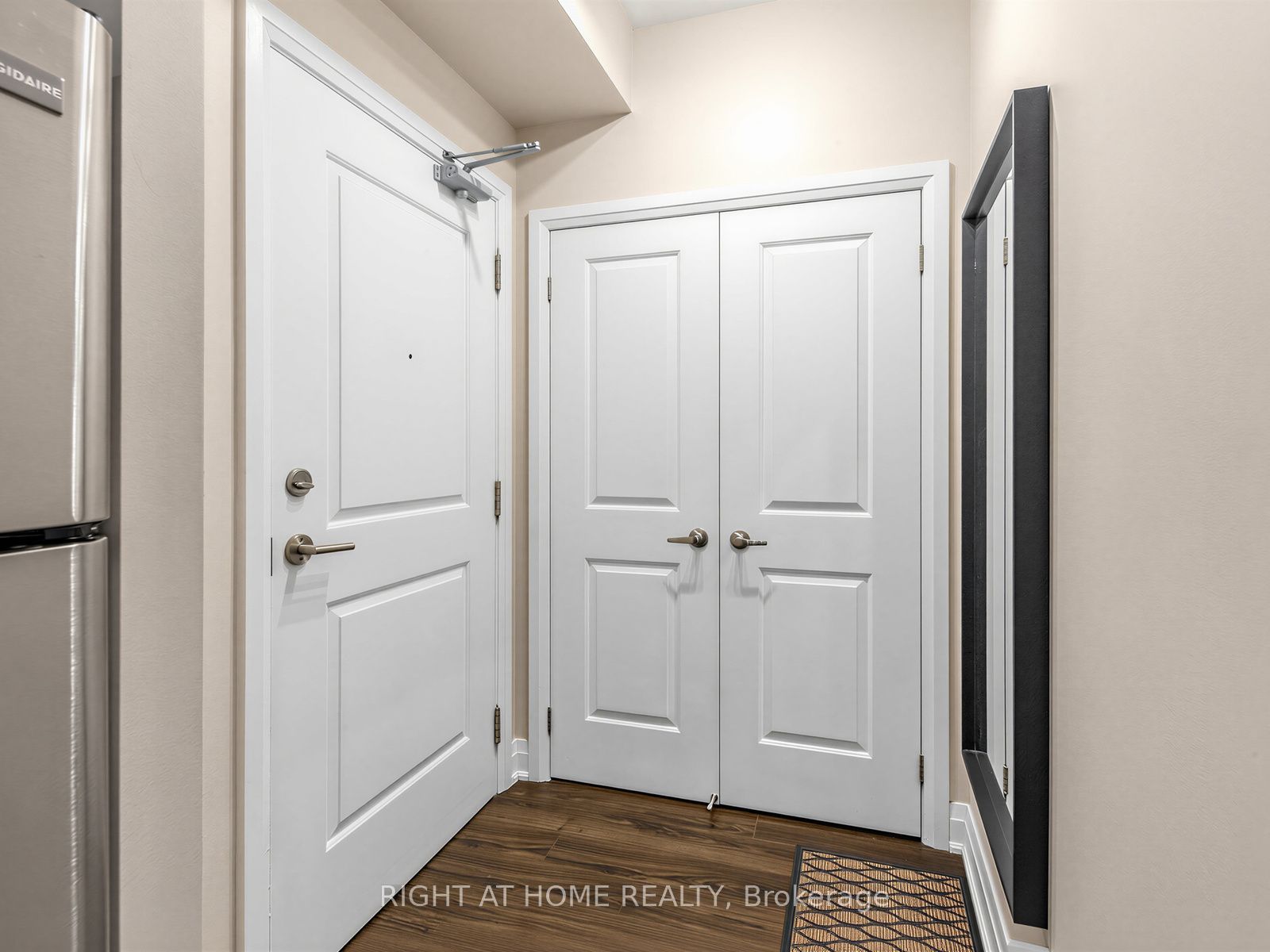 24 Woodstream Boulevard 808, Vaughan, ON L4L 8C4 photo 2