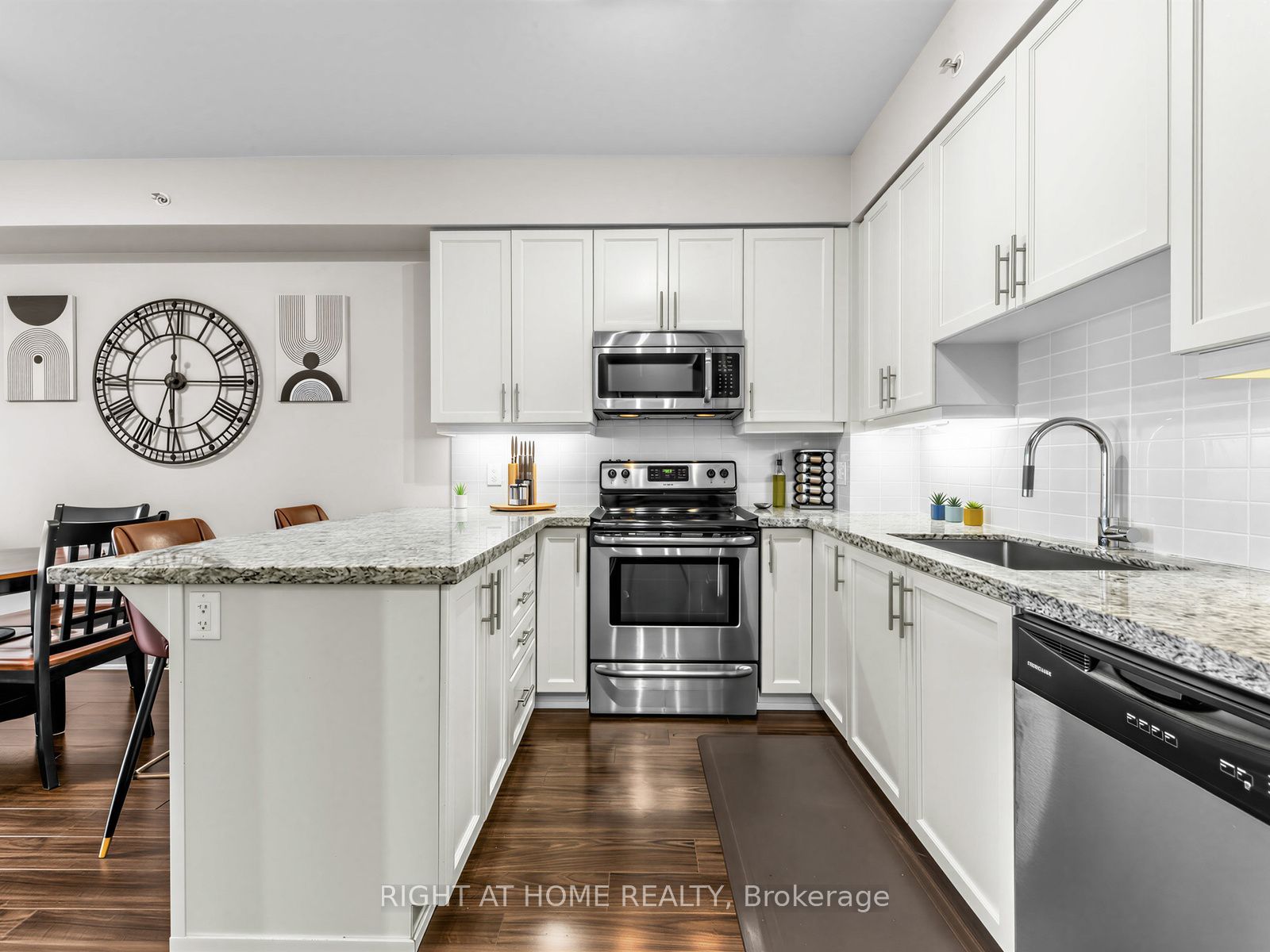 24 Woodstream Boulevard 808, Vaughan, ON L4L 8C4 photo 3