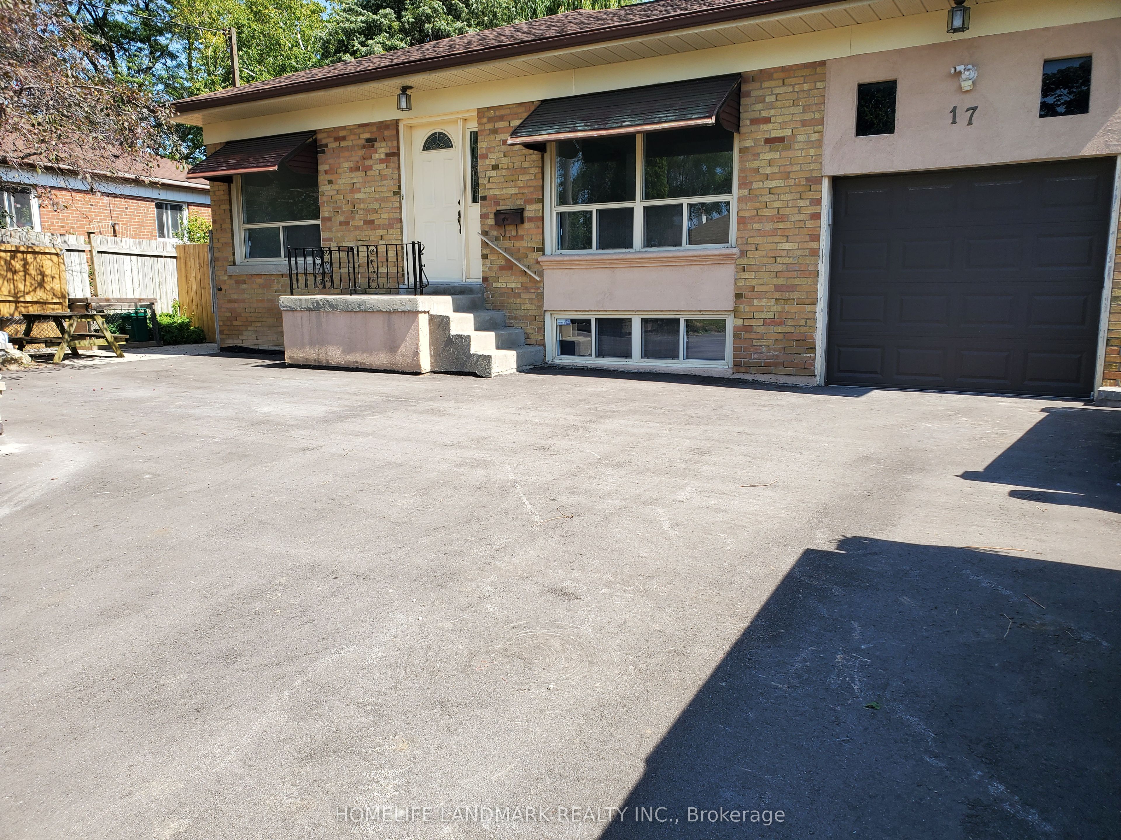 17 Maralim Road, Richmond Hill, ON L4C 2K6