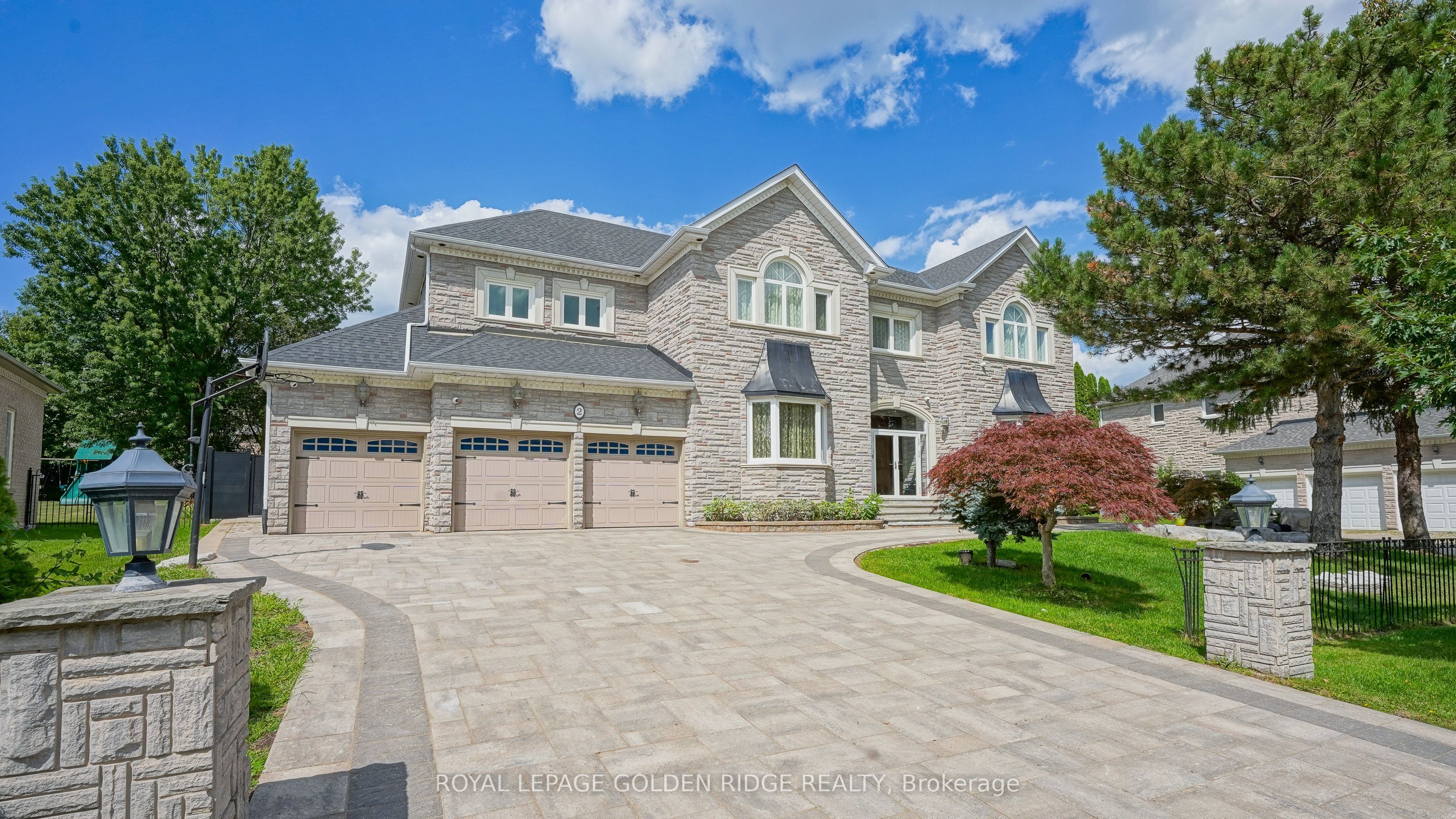 2 Cortleigh Court, Richmond Hill, ON L4B 3G9 photo 2