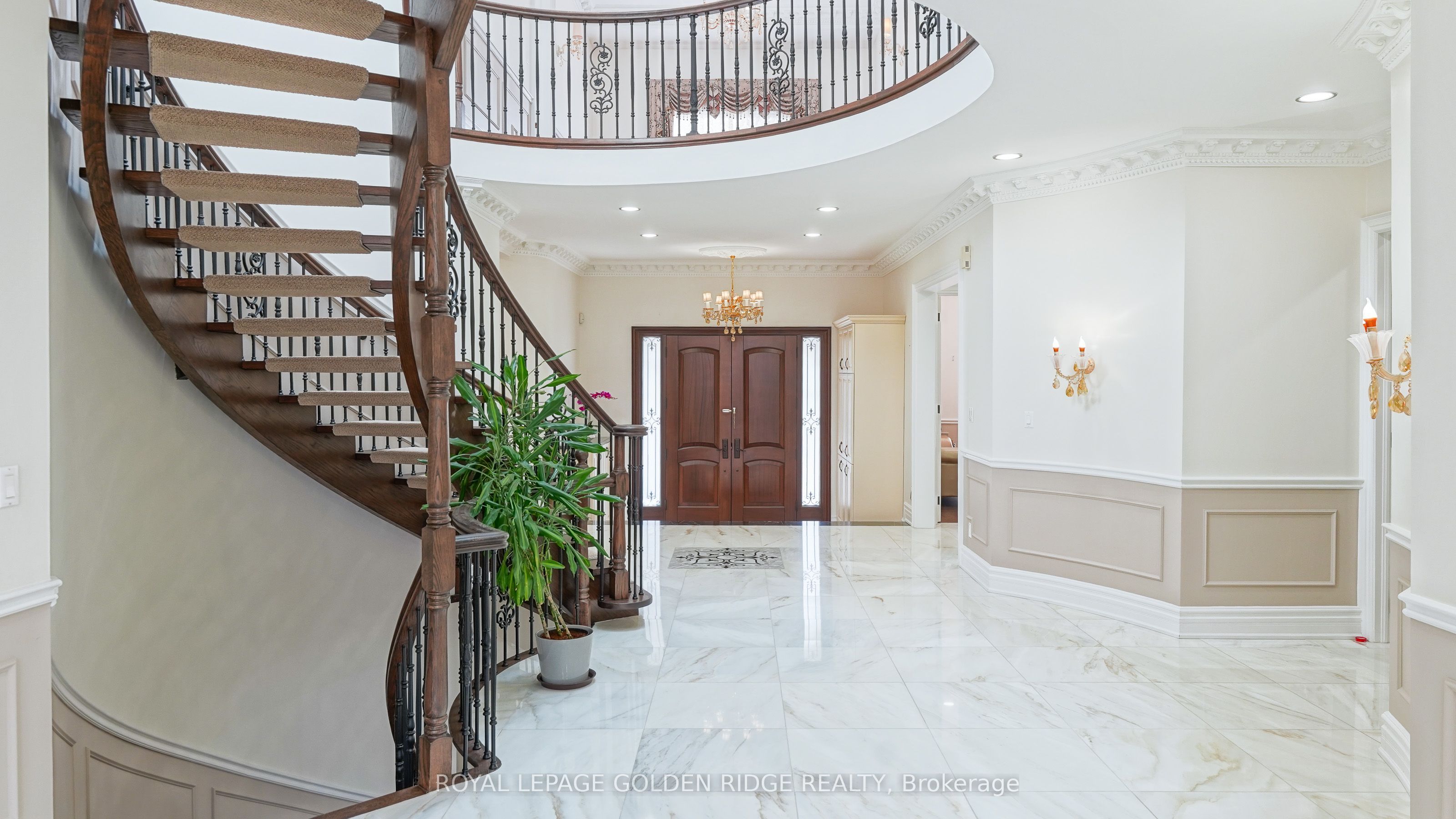 2 Cortleigh Court, Richmond Hill, ON L4B 3G9 photo 4