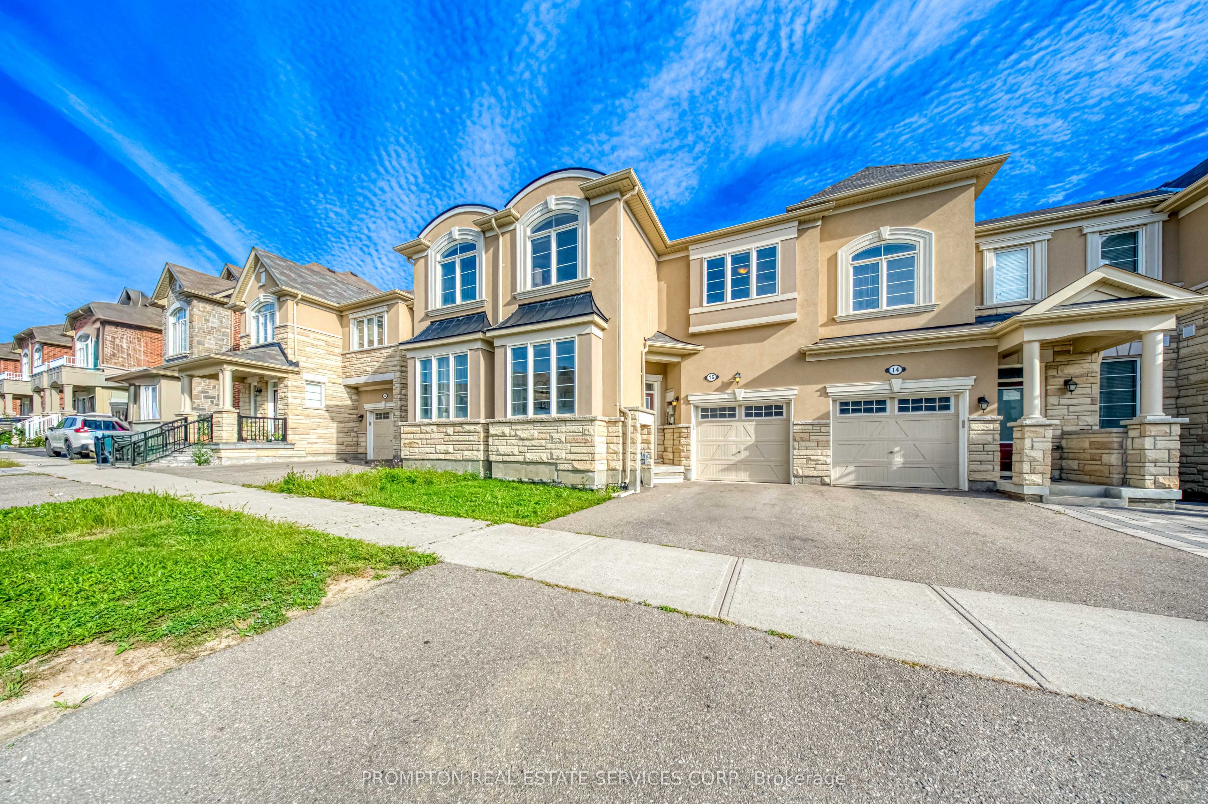 16 Ness Drive, Richmond Hill, ON L4S 0J9 photo 2