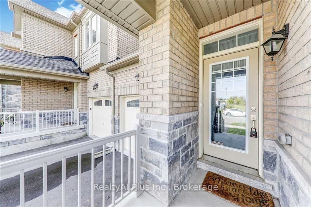 25 Jim Mortson Drive, East Gwillimbury, ON L9N 0R8 photo 2