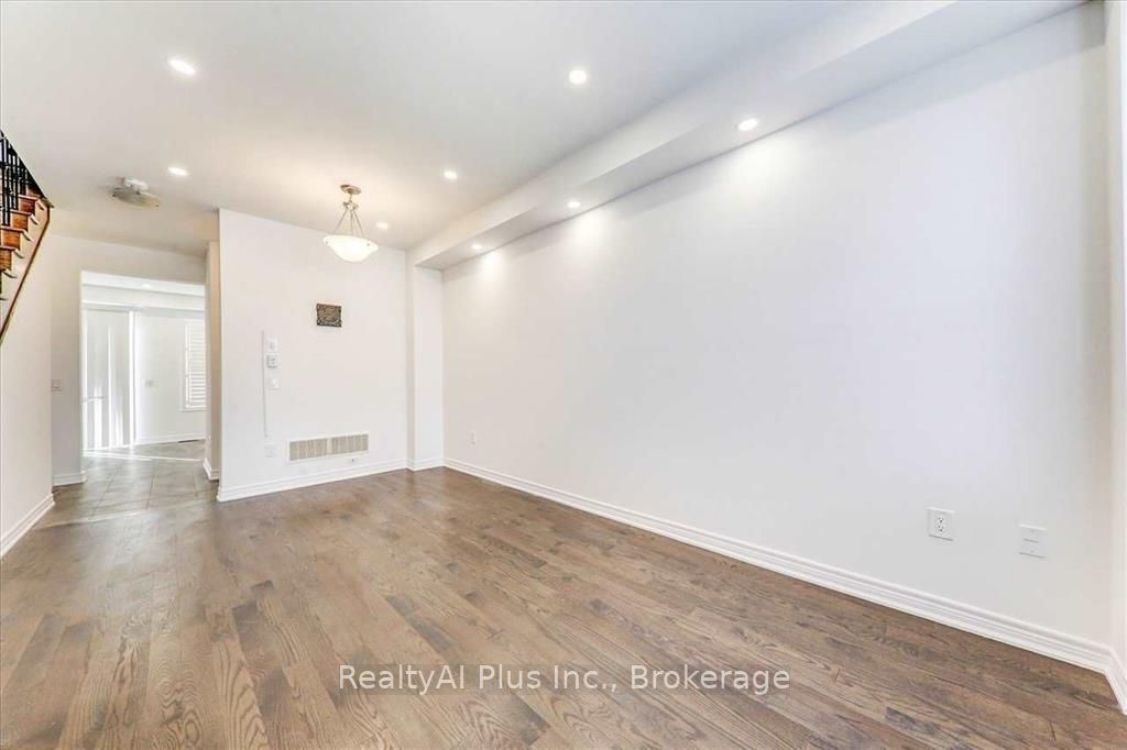 25 Jim Mortson Drive, East Gwillimbury, ON L9N 0R8 photo 3
