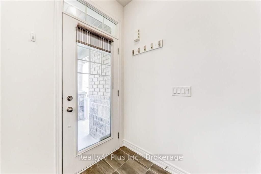 25 Jim Mortson Drive, East Gwillimbury, ON L9N 0R8 photo 4