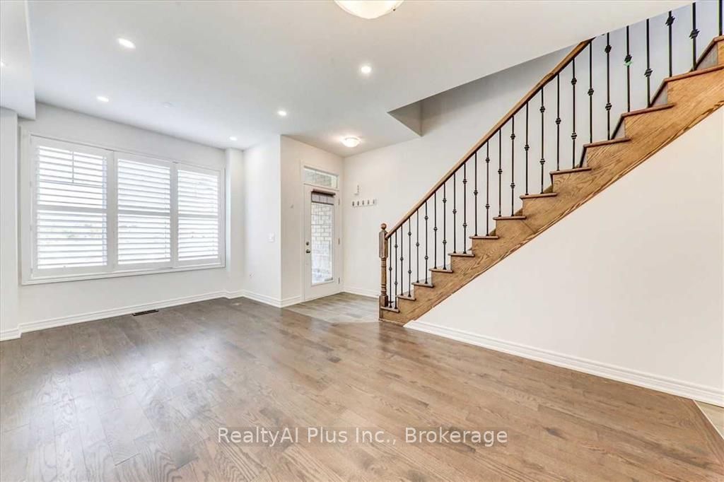 25 Jim Mortson Drive, East Gwillimbury, ON L9N 0R8 photo 5