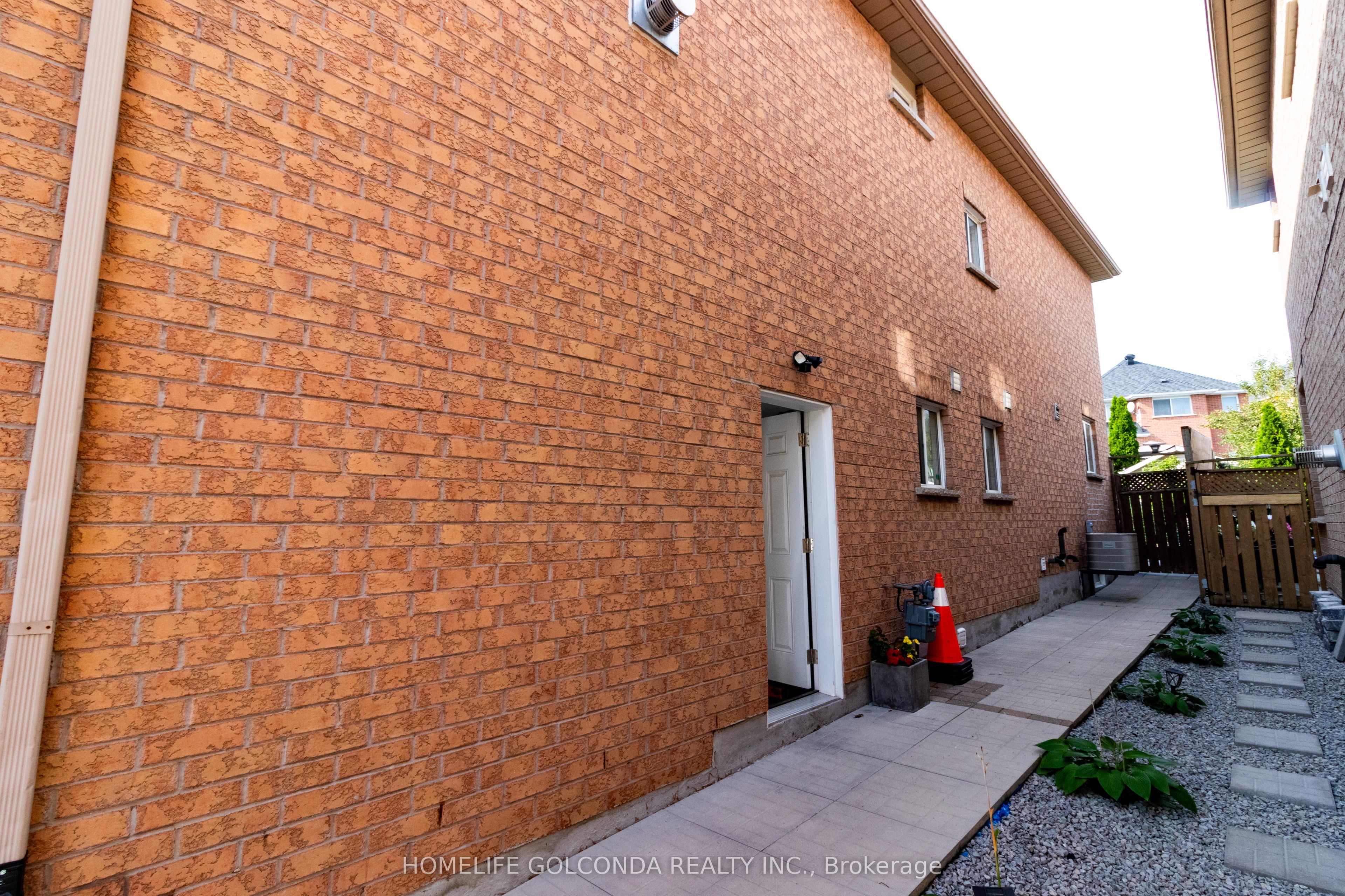 34 Linda Margaret Crescent, Richmond Hill, ON L4S 2B6 photo 4