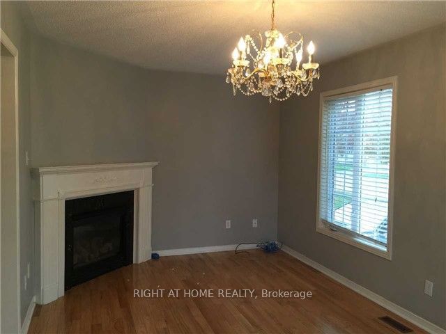 2 Silver Linden Drive, Richmond Hill, ON L4B 4P4 photo 3