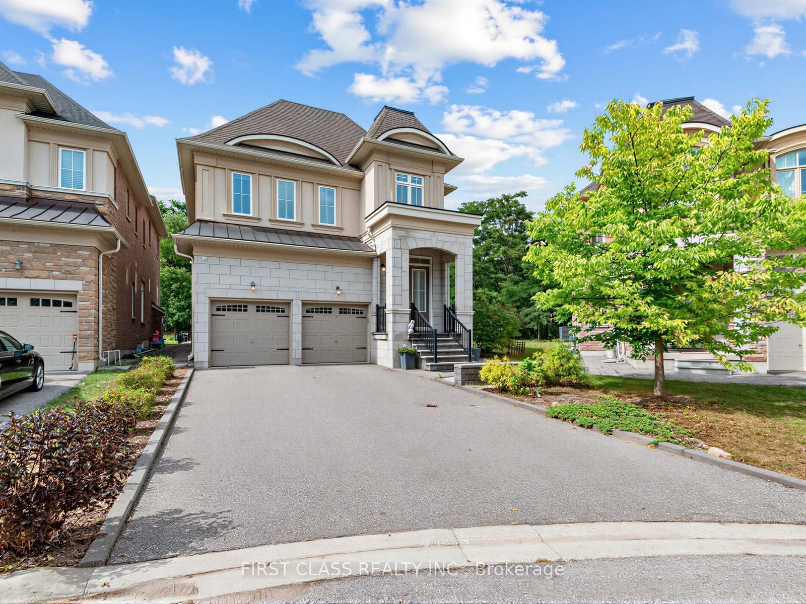 16 Macdonald Court, Richmond Hill, ON L4E 1E9 photo 2
