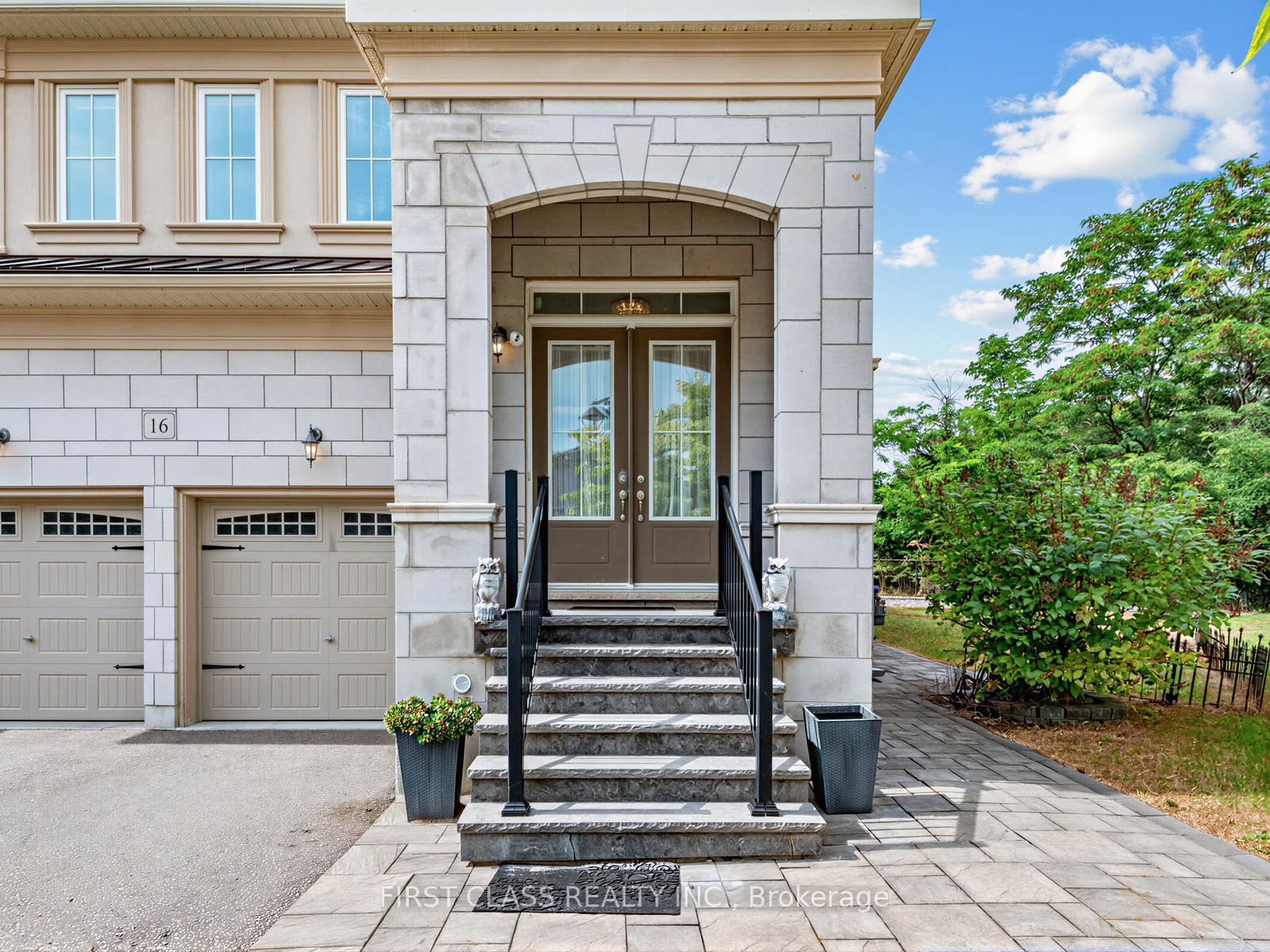 16 Macdonald Court, Richmond Hill, ON L4E 1E9 photo 3